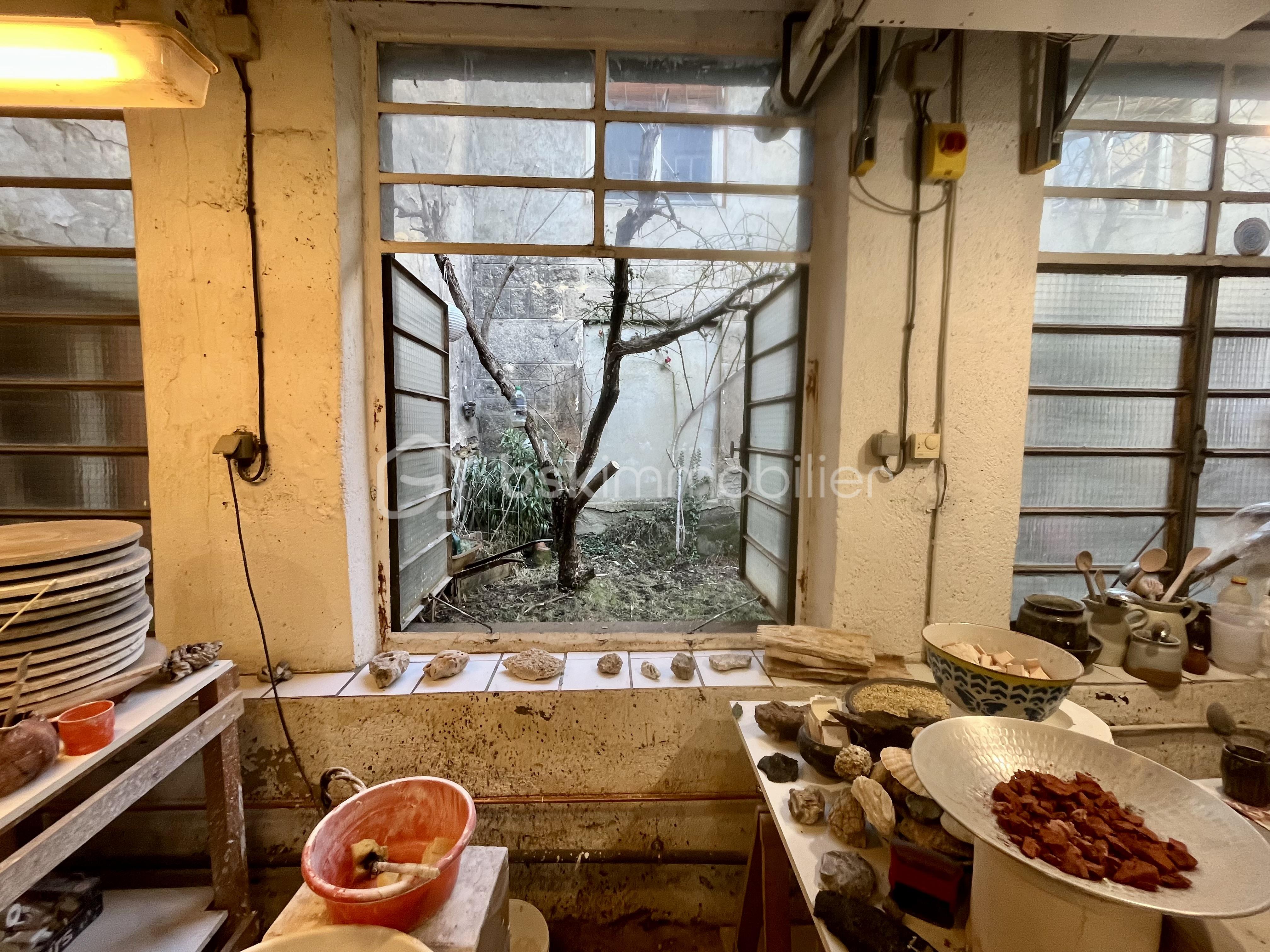 Immeuble de 56,60 m² - 5-vue par fenetre centre.jpeg