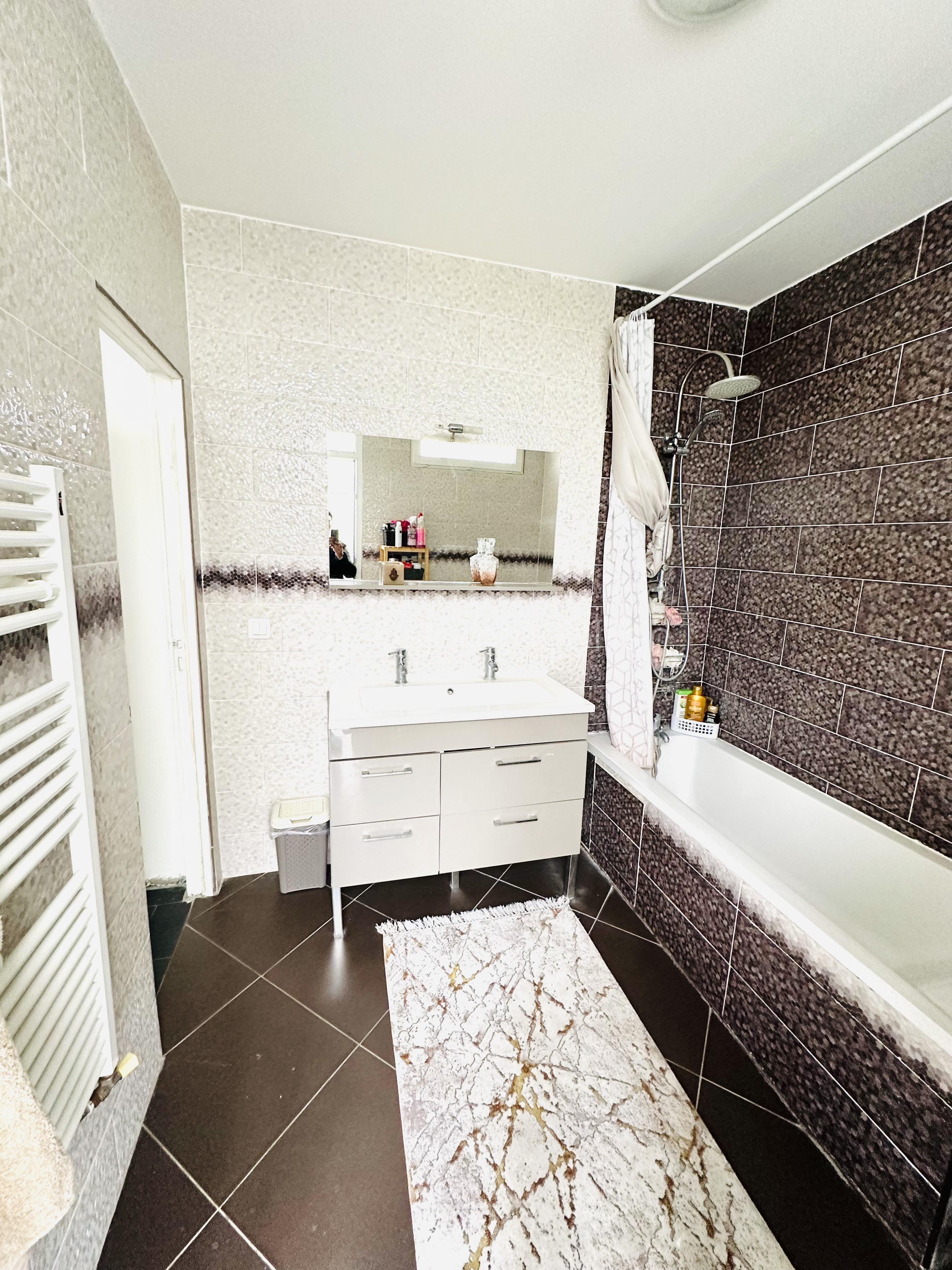Maison jumelee de 125 m² - IMG-1069.jpg