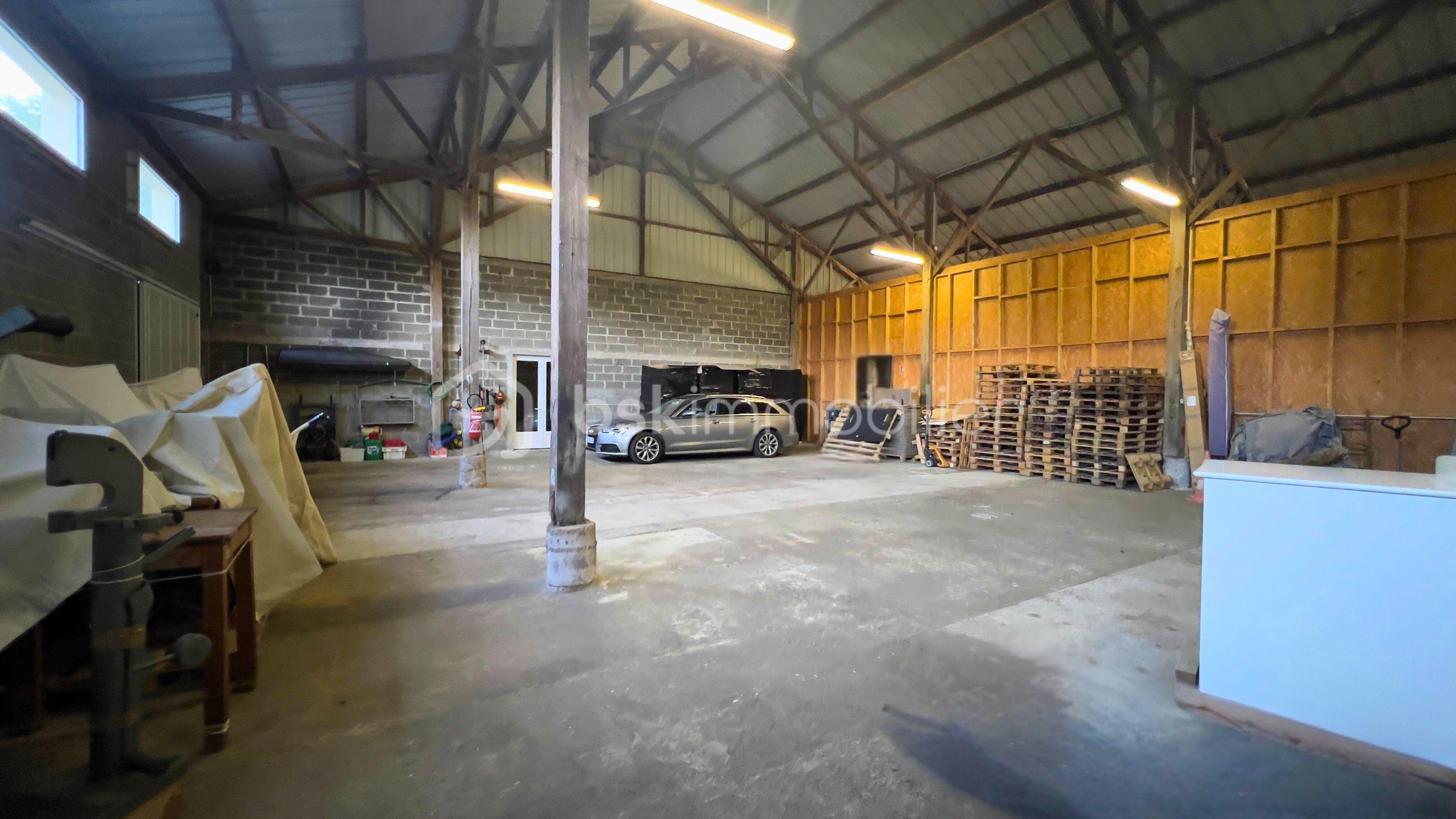 Local commercial de 764 m² - 16.jpg