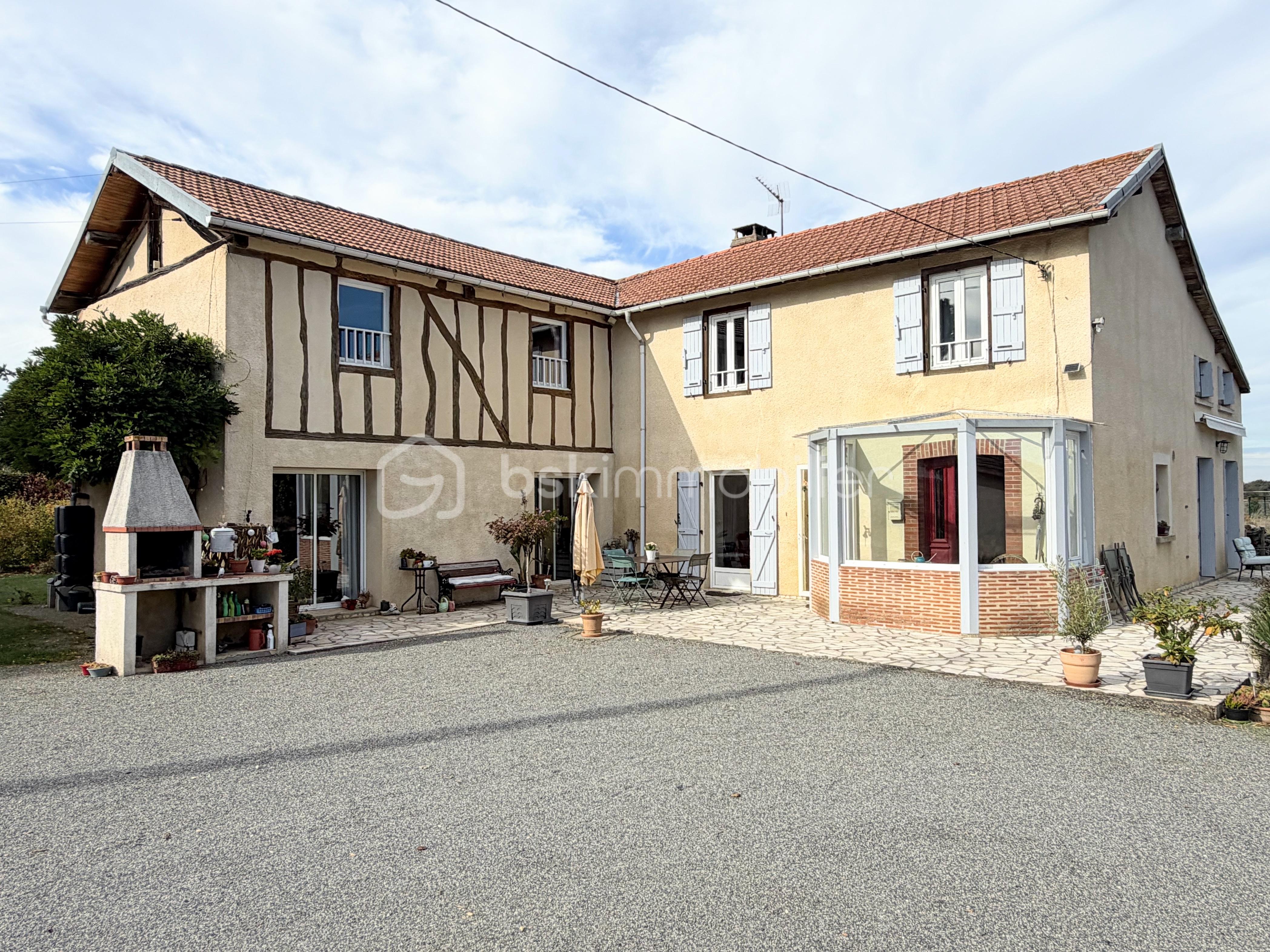 Maison 8 pièces 255 m² · à Laas · 255 m² · 275 000 €