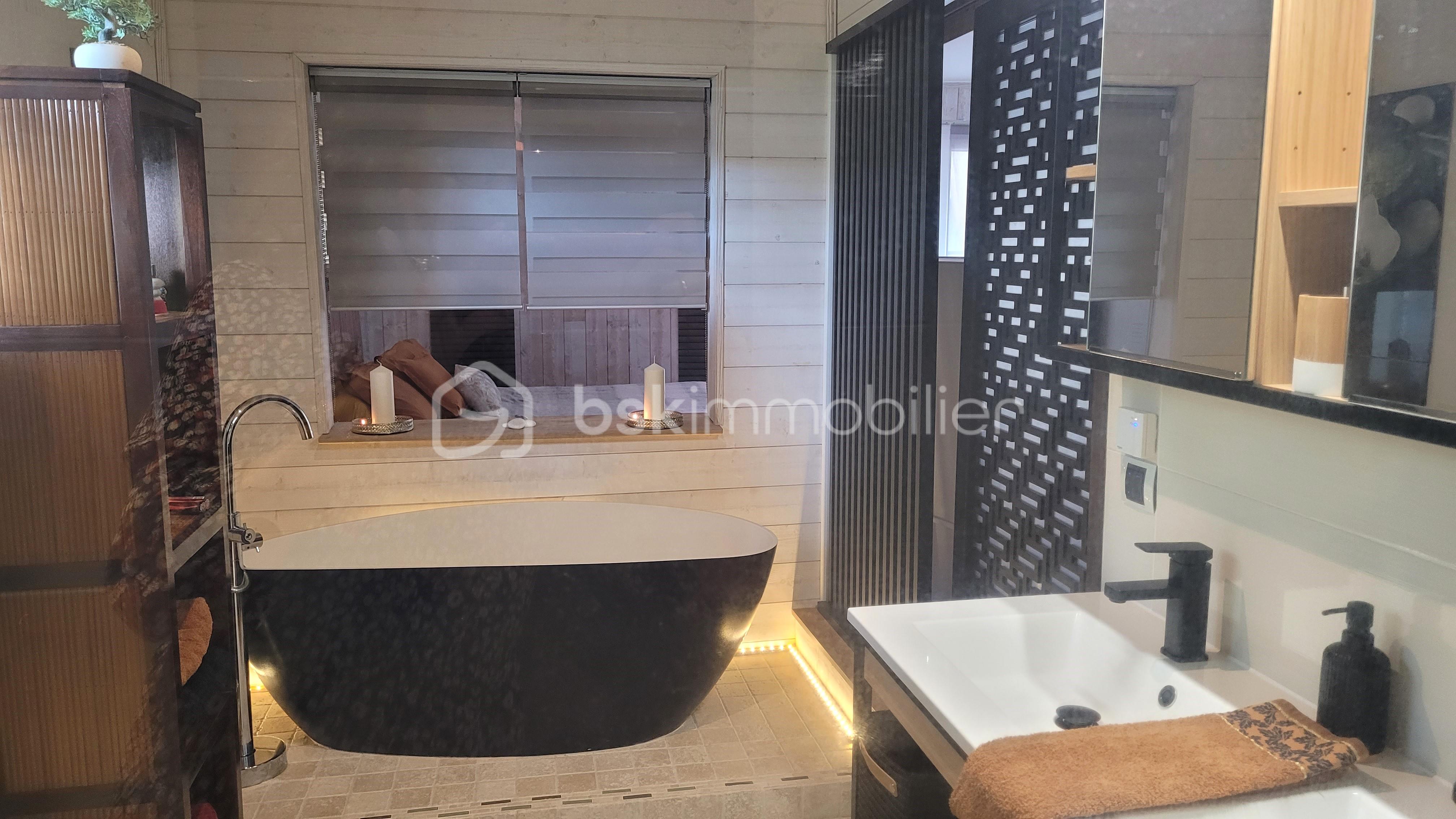 Maison contemporaine de 239 m² - SDB.jpg