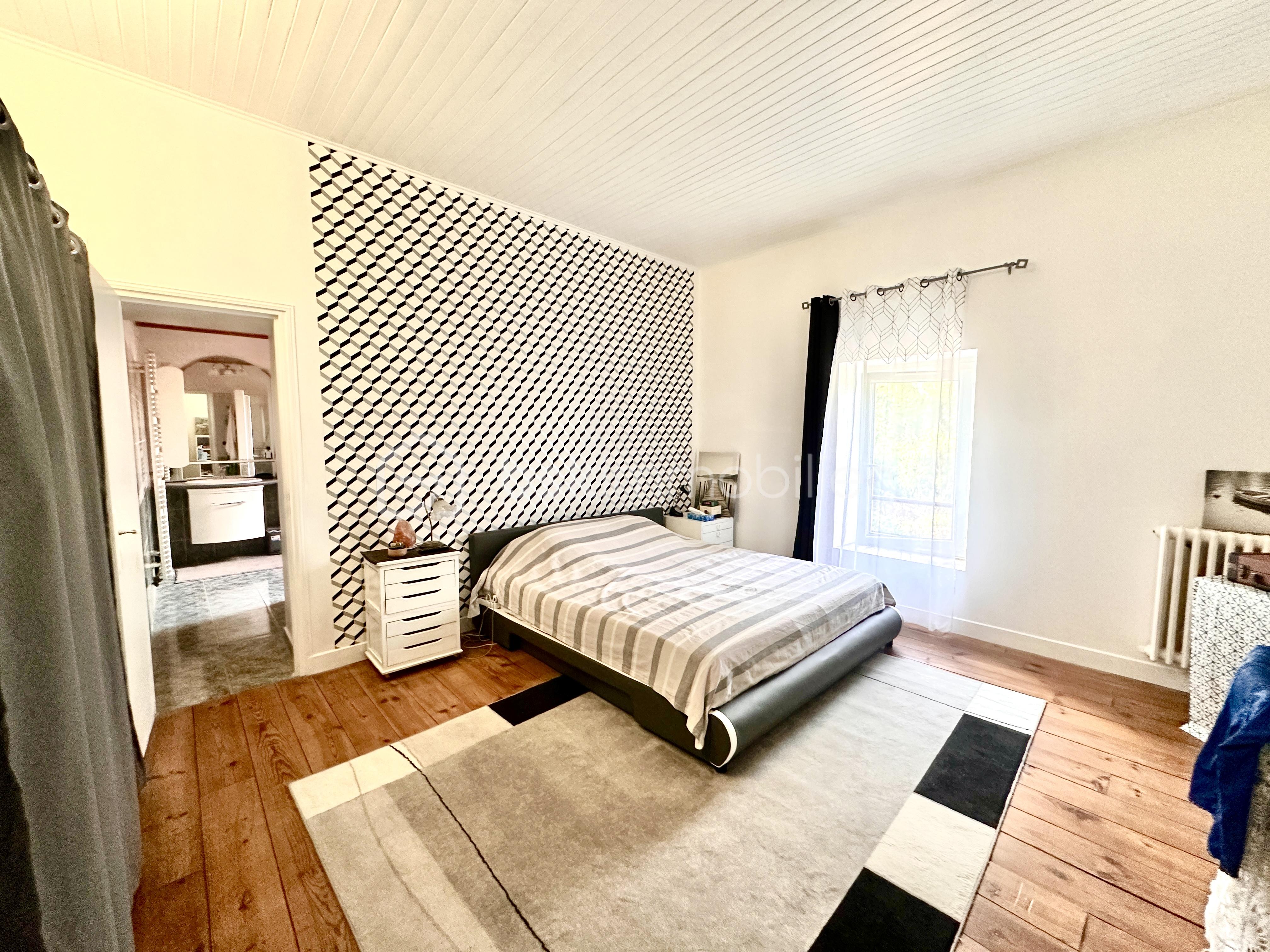 Maison de 291 m² - 1CHBRE5.jpg