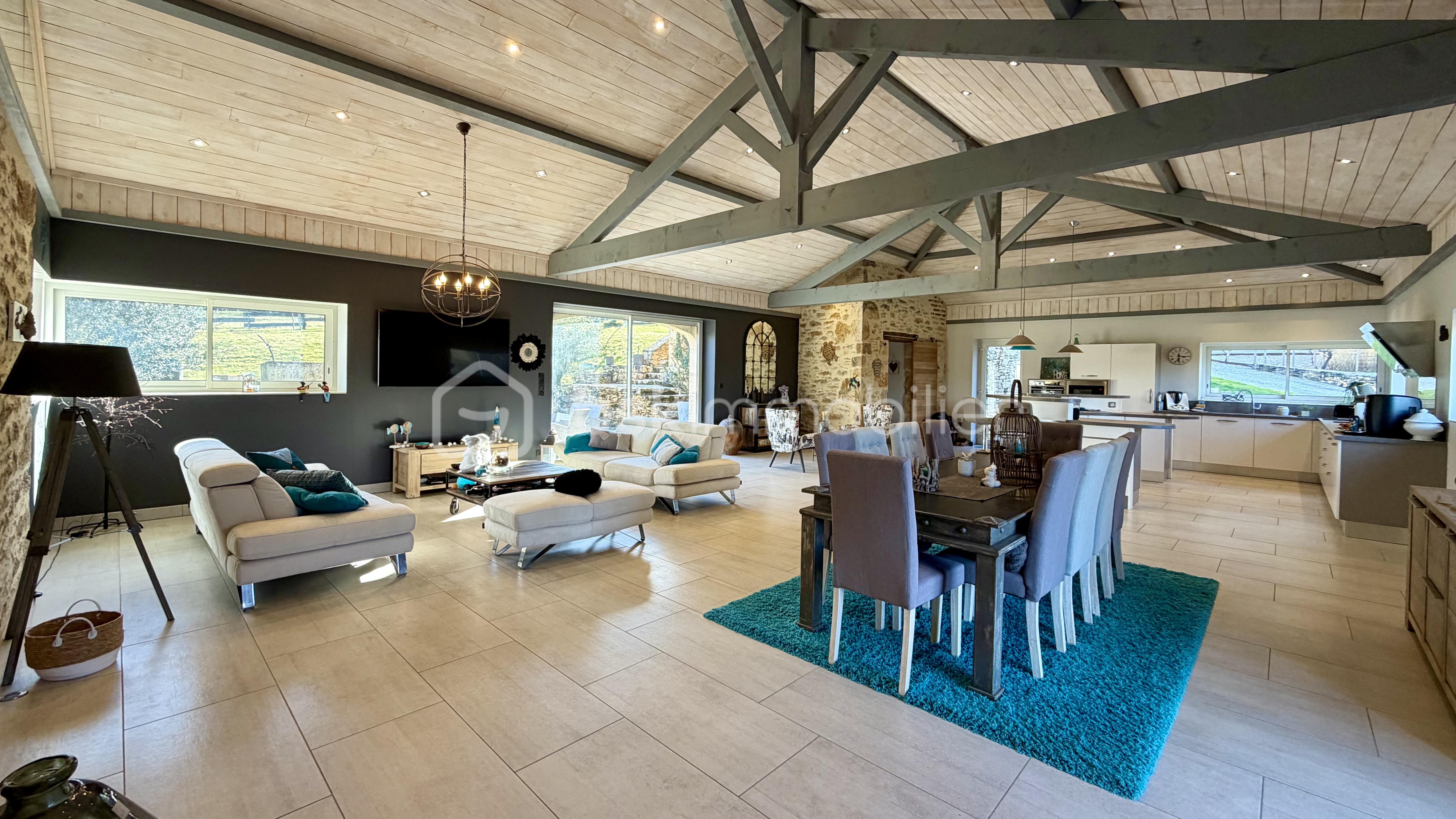 Maison de 210 m² - C6669D40-6D2C-426E-B0CC-7467C5674628.jpeg