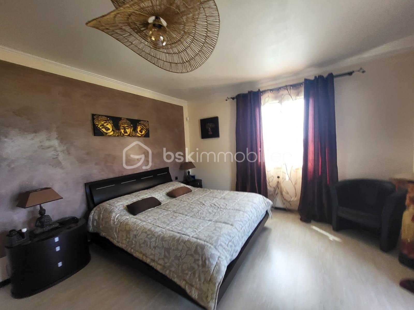 Maison de 247 m² - 7056e59a-a168-486c-b282-3c25676b794f.jpg