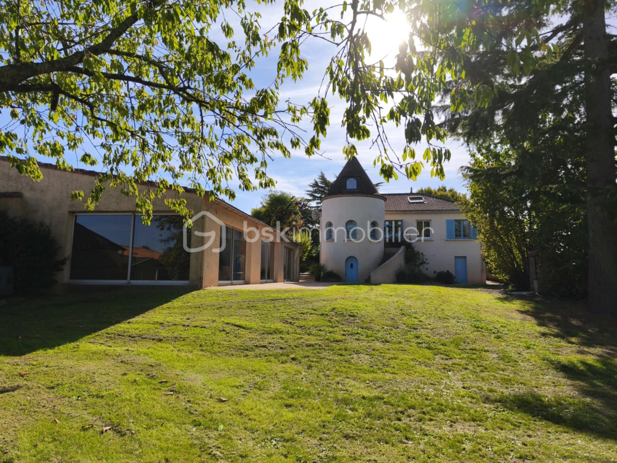 Domaine de 134 m² - 77a388ed-a46c-4a0c-a57f-ebf8d7217f10.jpg