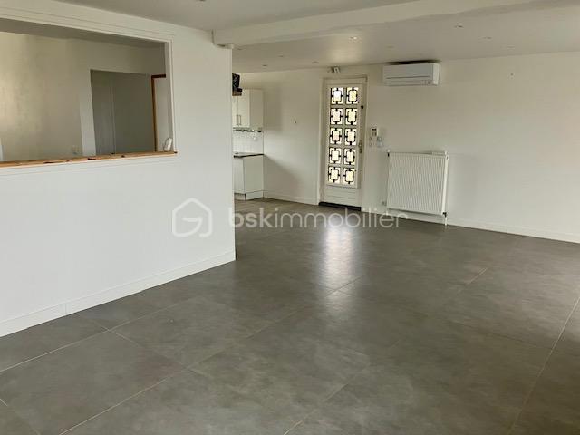 Maison de 206 m² - daisy salon vers porte.jpg