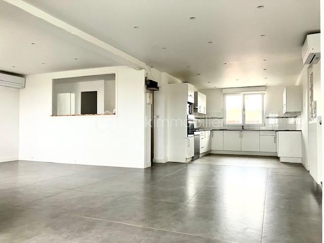 Maison de 206 m² - daisy sejoir vers cuisine.jpg