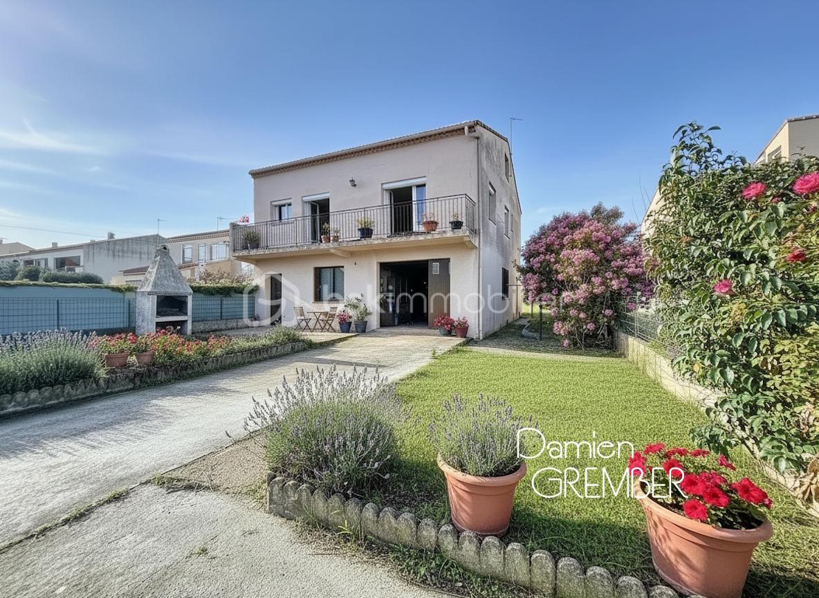 Maison traditionnelle de 125 m² - 01 Jardin avant.jpg