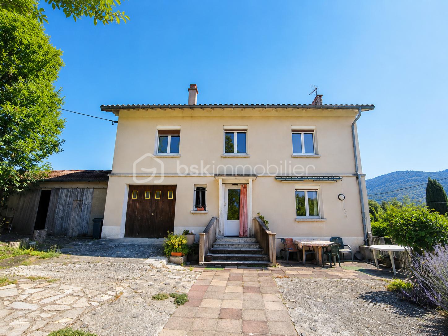 Maison 6 pièces 100 m² · à Vesseaux · 100 m² · 235 000 €