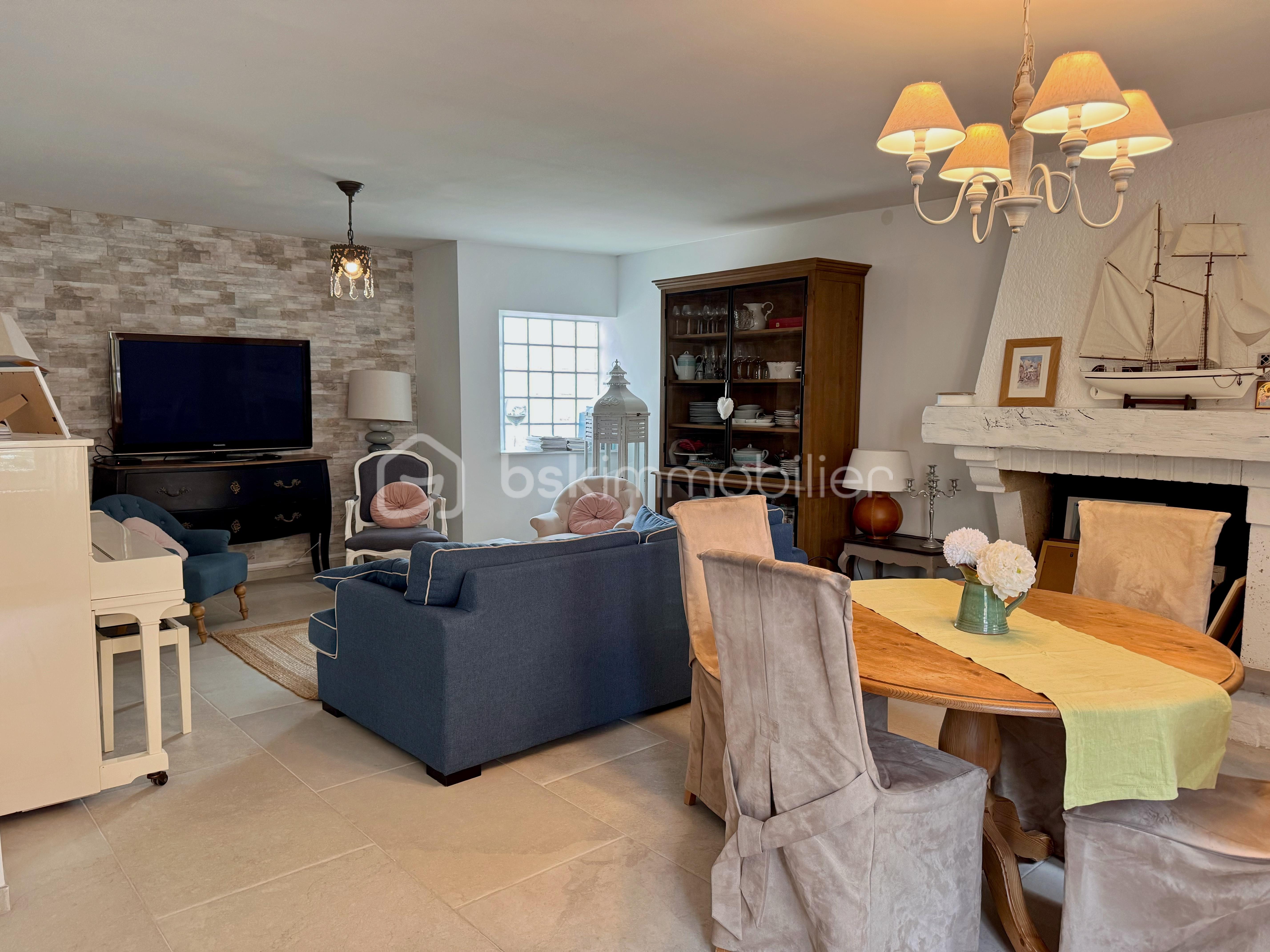 Maison de village de 108,04 m² - Salon vu générale.jpg