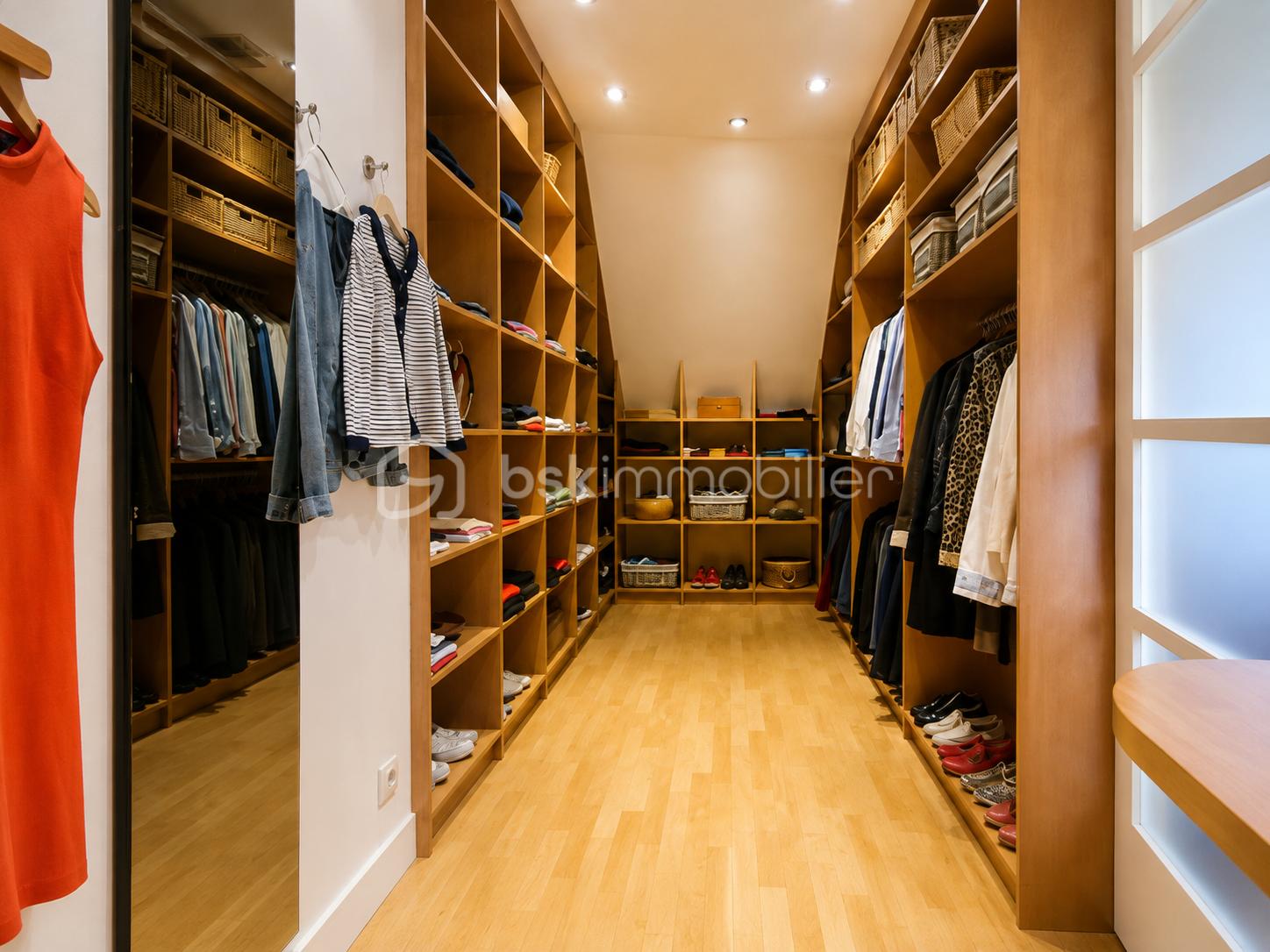 dressing avec vue fond - miroir chauffant et porte vitrée opaque.png