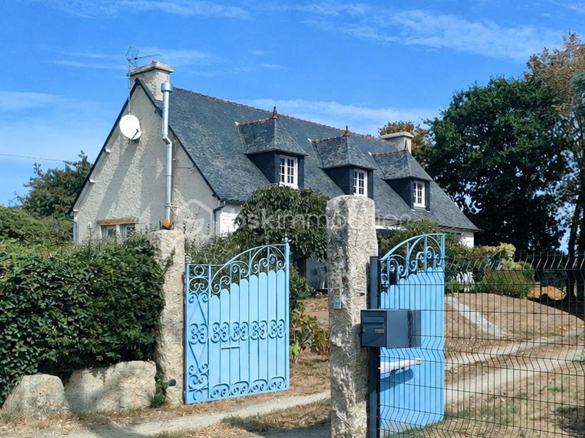 maison à l'avant portail ouvert corrigée.png