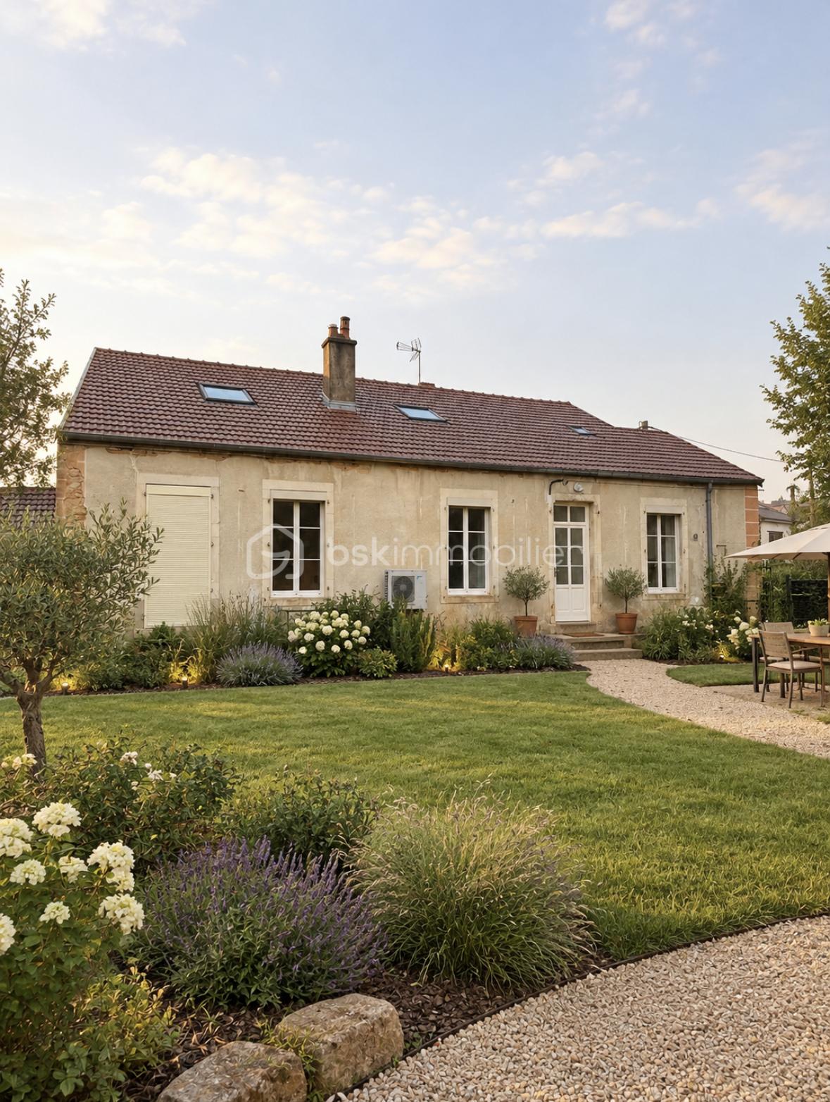 Maison 10 pièces 261 m² · à Selongey · 261 m² · 259 000 €