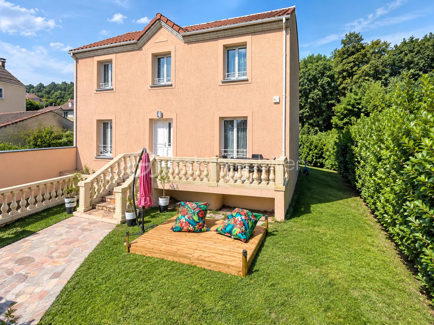 MAISON DEVANT copie.png