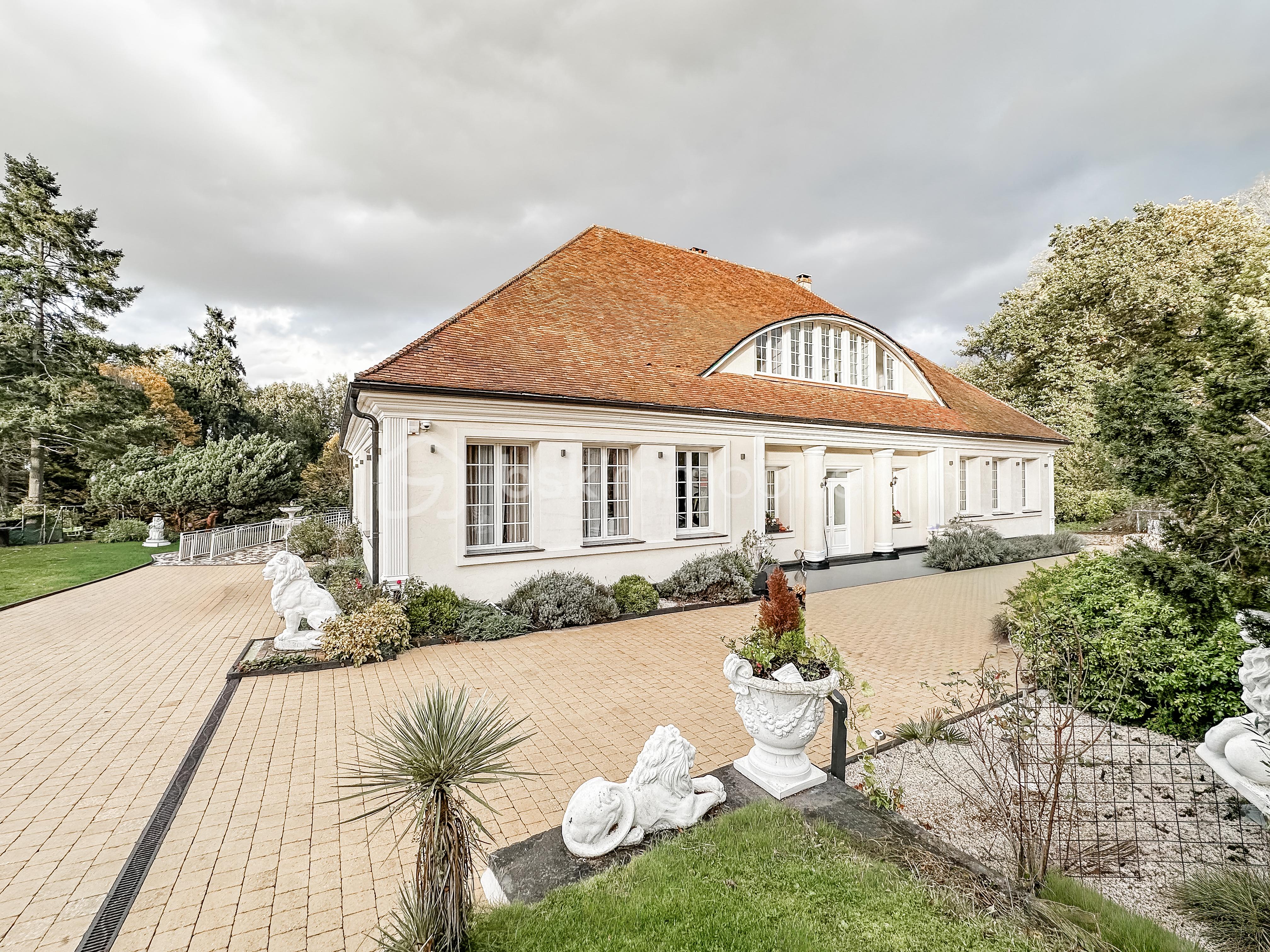 Demeure de 496,57 m²