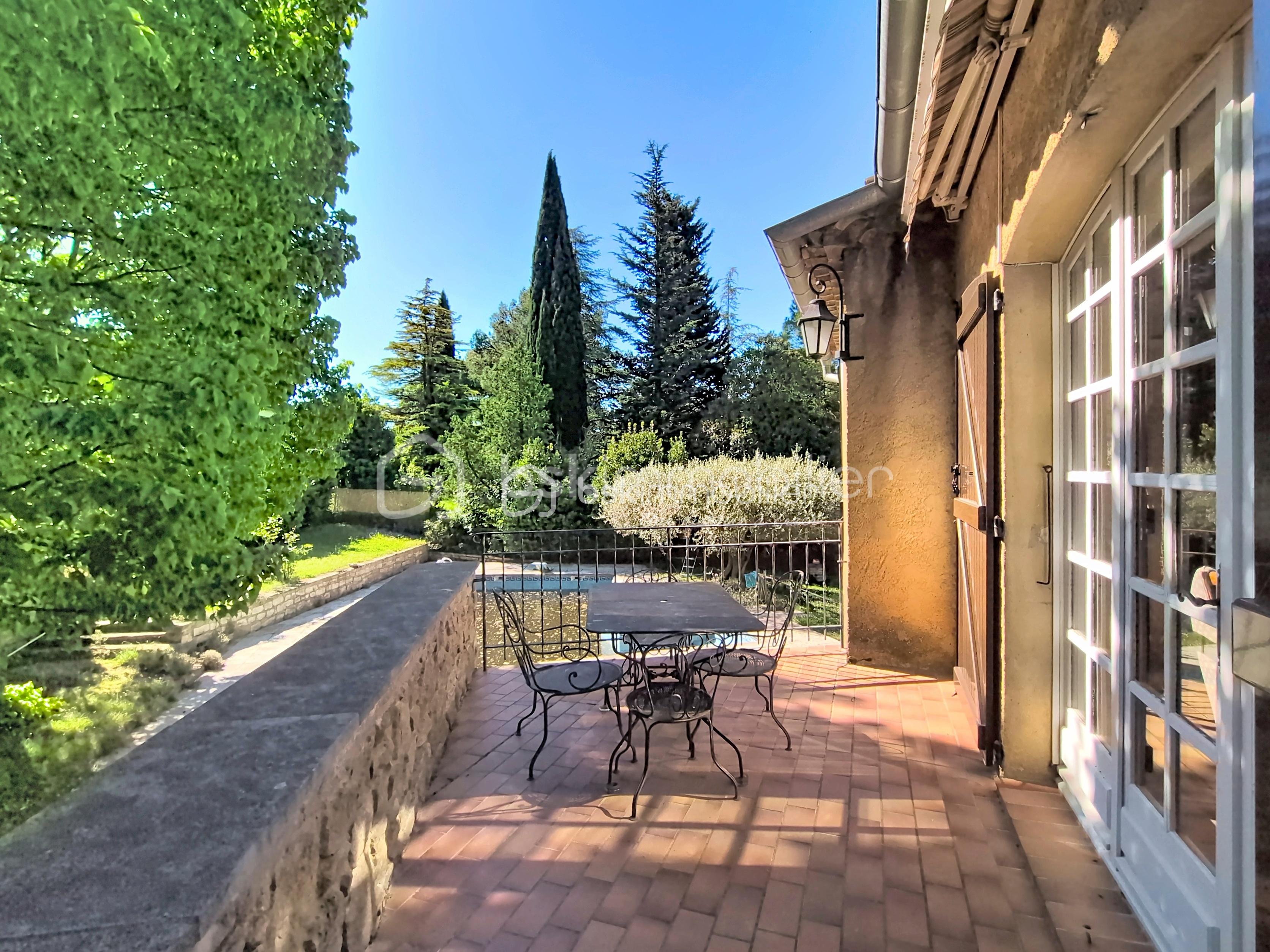 Terrasse sur piscine.jpg