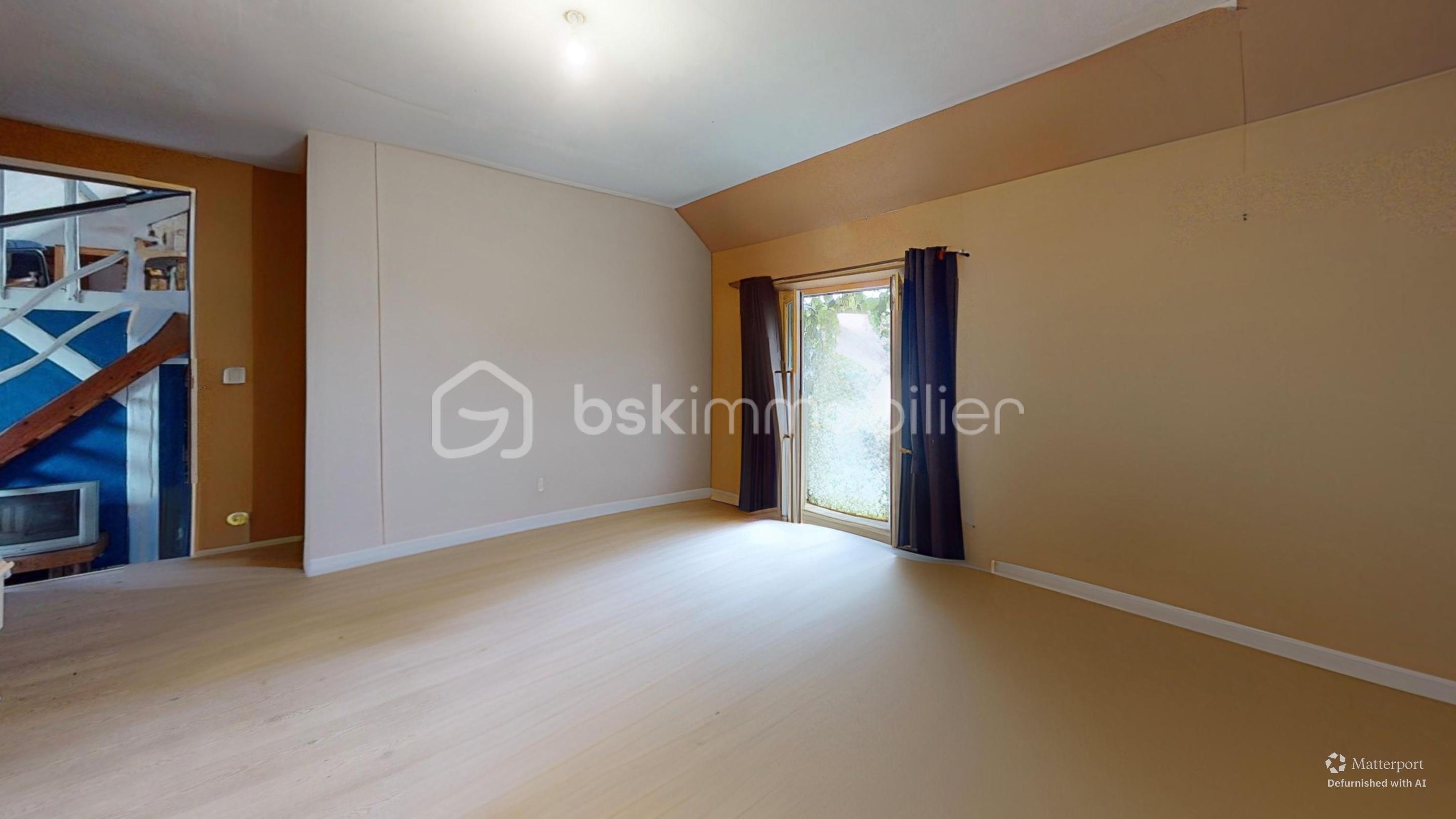 24-Rue-des-Fosses-du-Gue-Bedroom-Defurnished 2.jpg