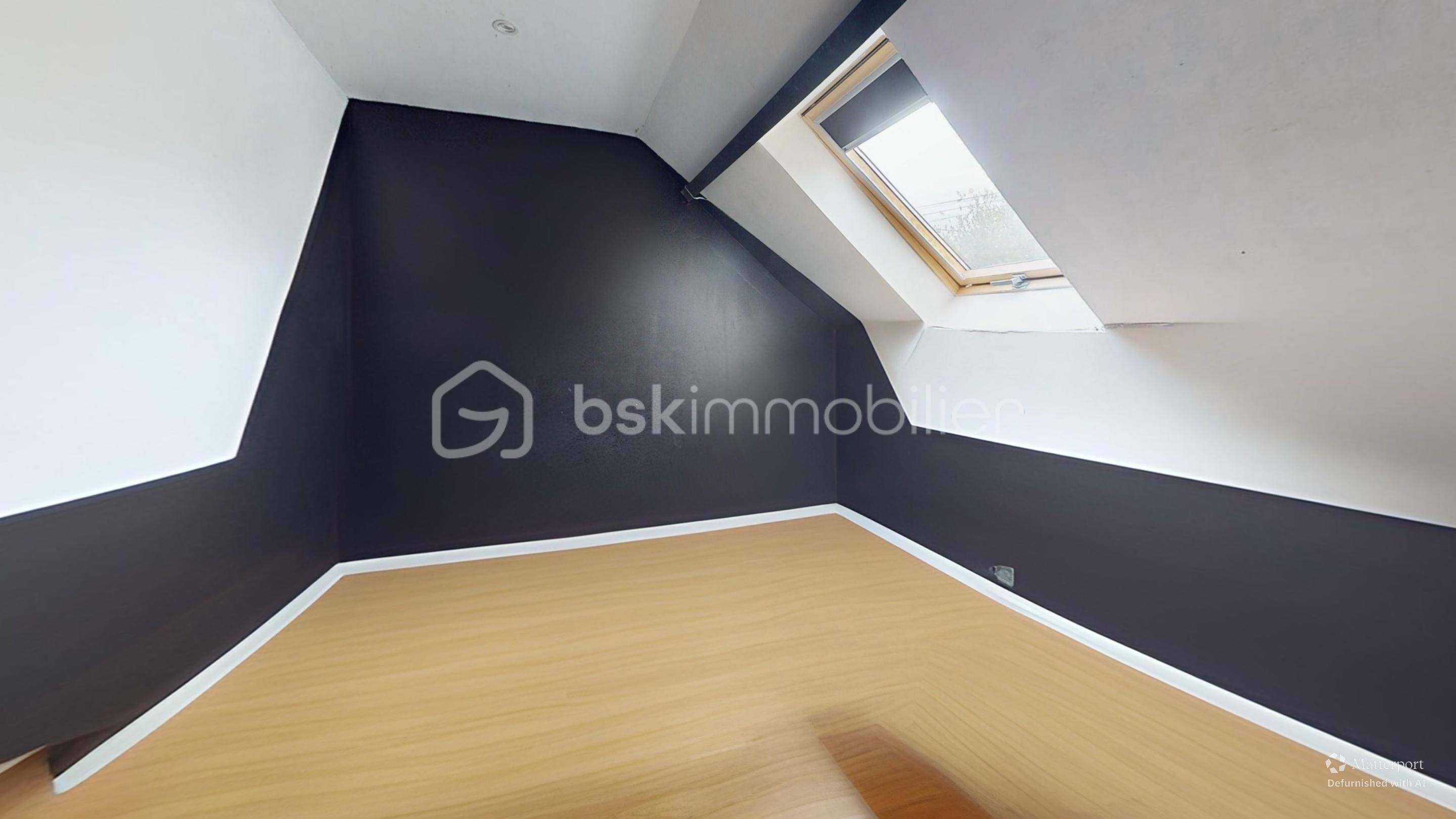 24-Rue-des-Fosses-du-Gue-Bedroom-Defurnished 3.jpg