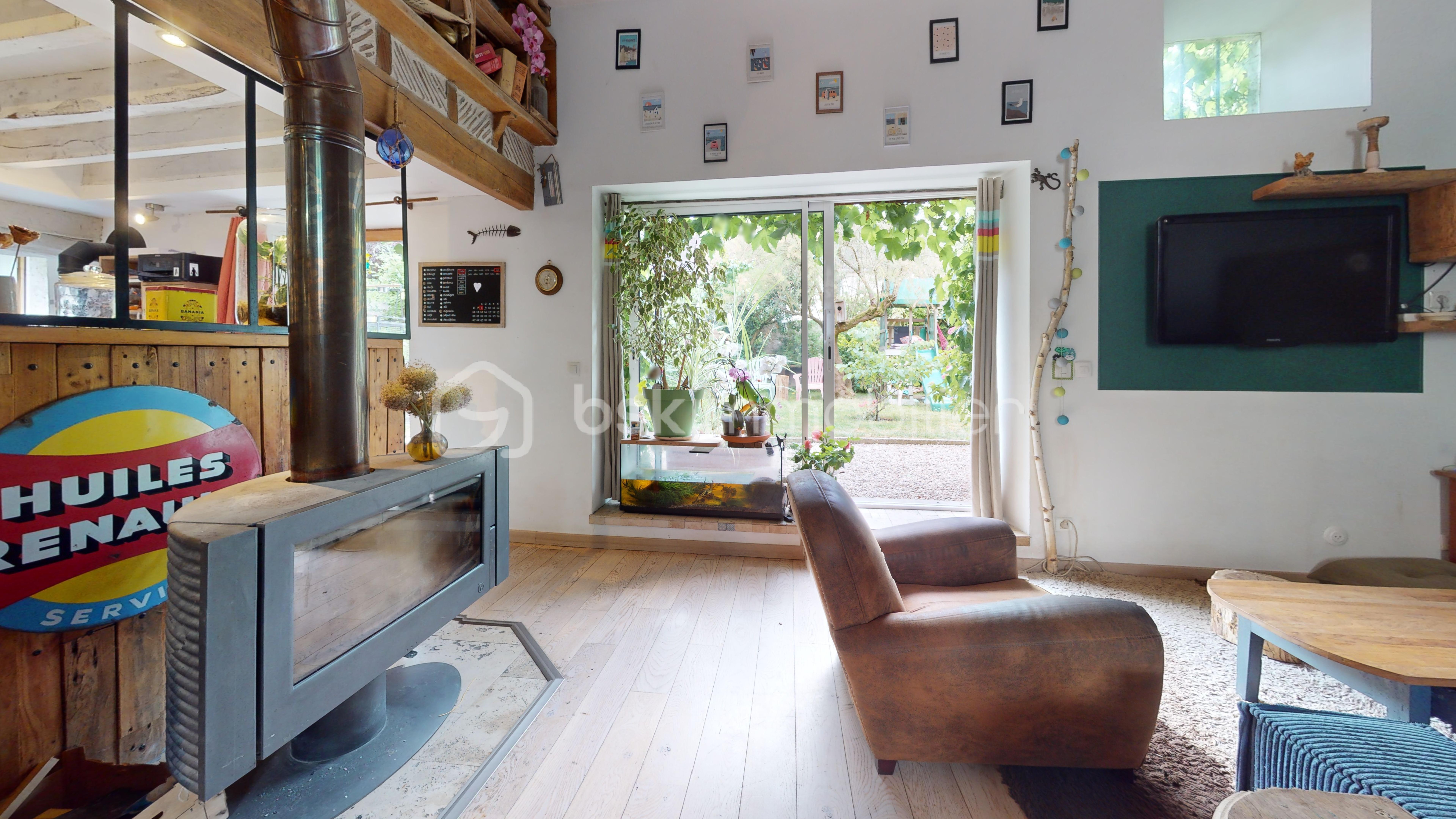 24-Rue-des-Fosses-du-Gue-Living-Room 1.jpg