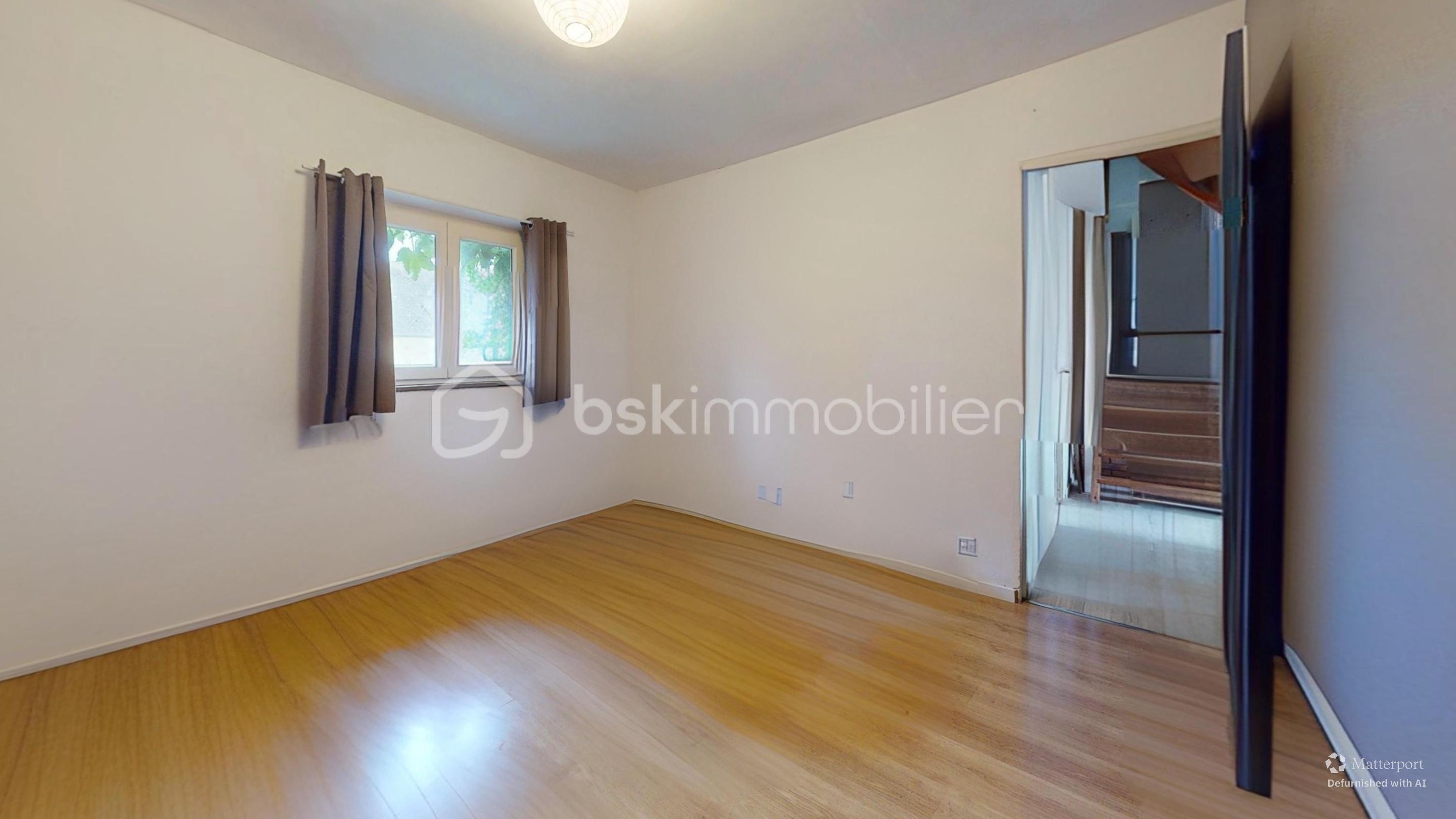 24-Rue-des-Fosses-du-Gue-Bedroom-Defurnished 5.jpg