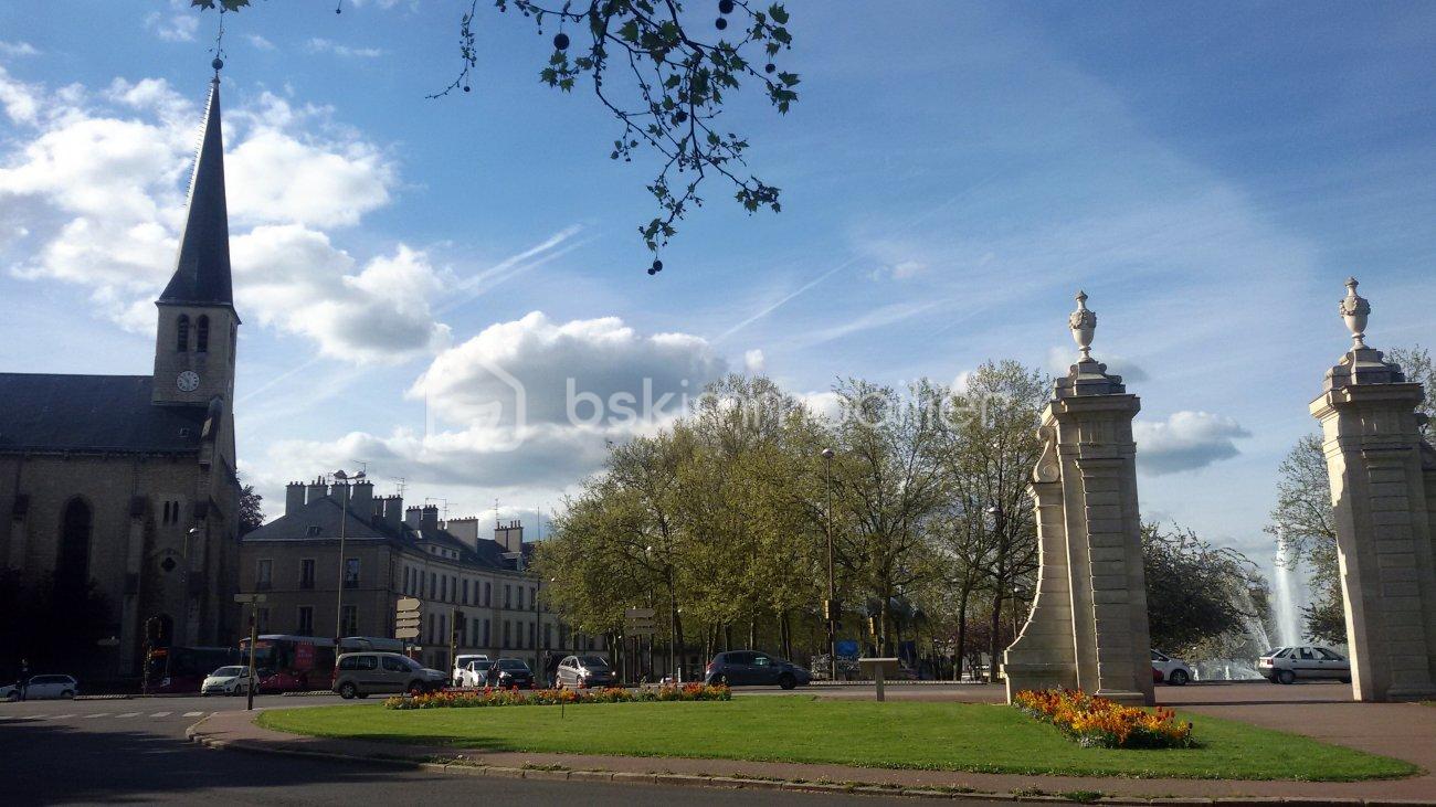 Local d activites de 55 m² - dijon-la-place-wilson-la-place-oubliee-37074.jpg