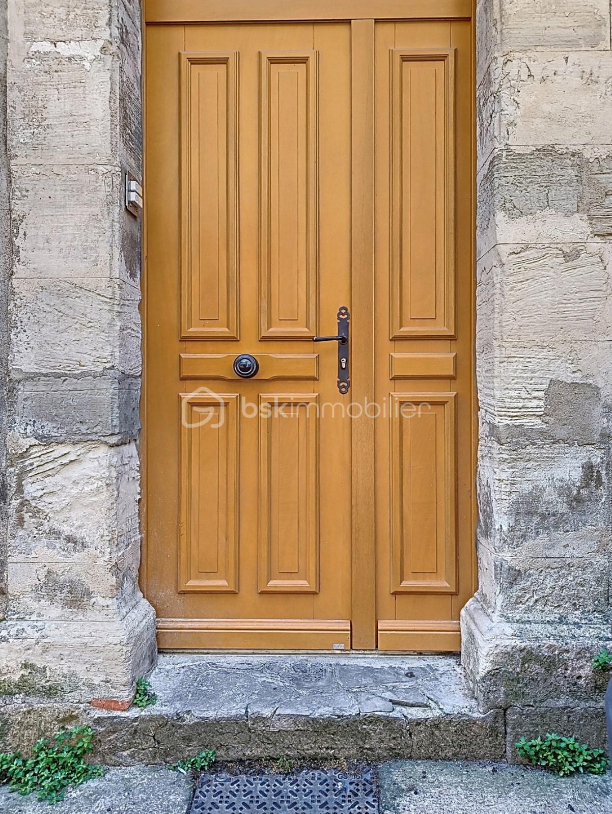 Immeuble de 150 m² - porte d'entrée 1.jpg