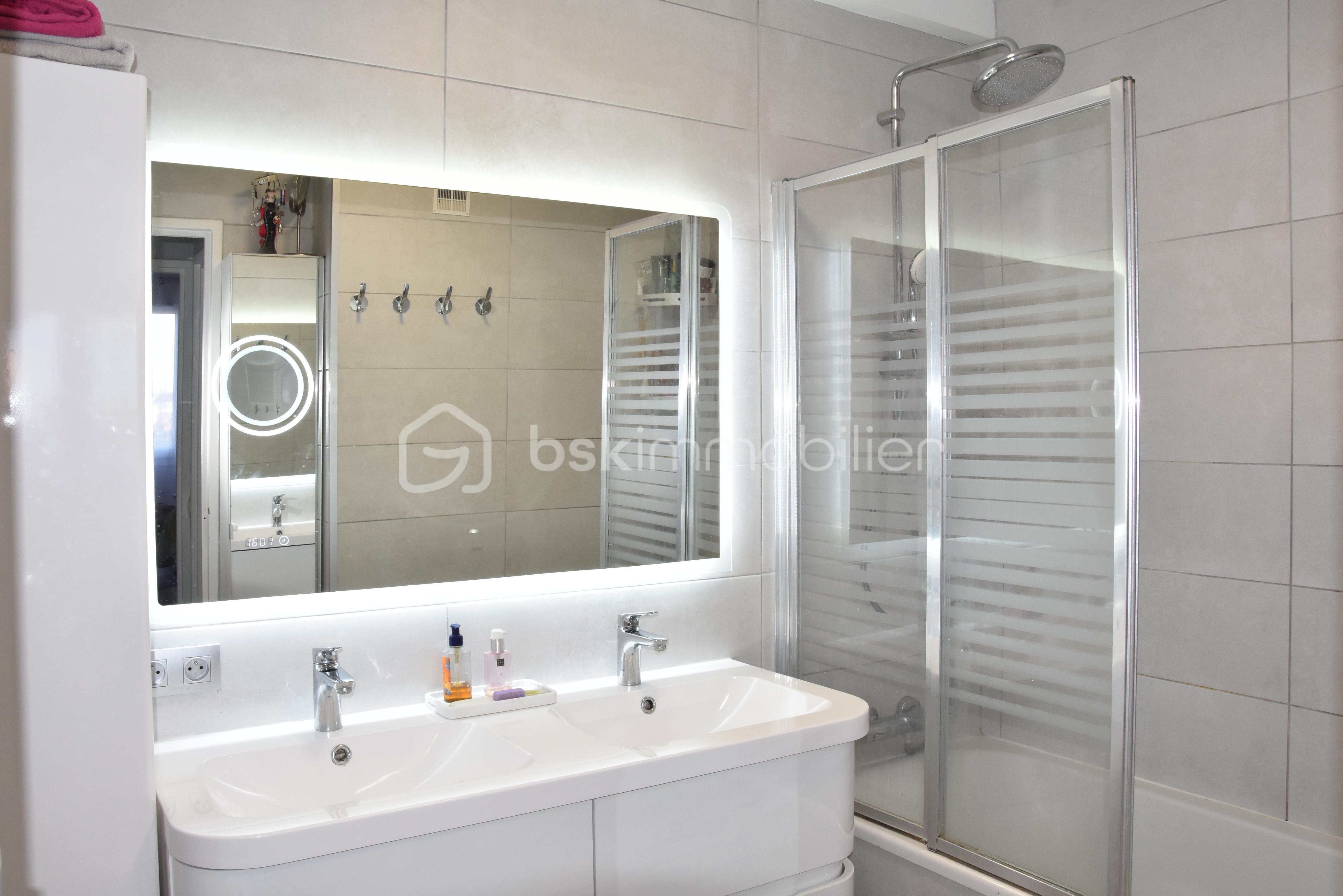 Appartement de 75,64 m² - Photo SDB.JPG