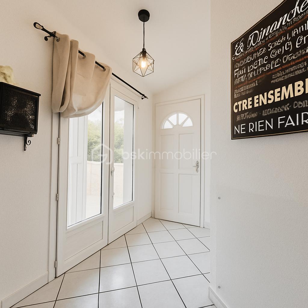 Duplex de 122 m² - Entrée lumineuse avec porte française.png