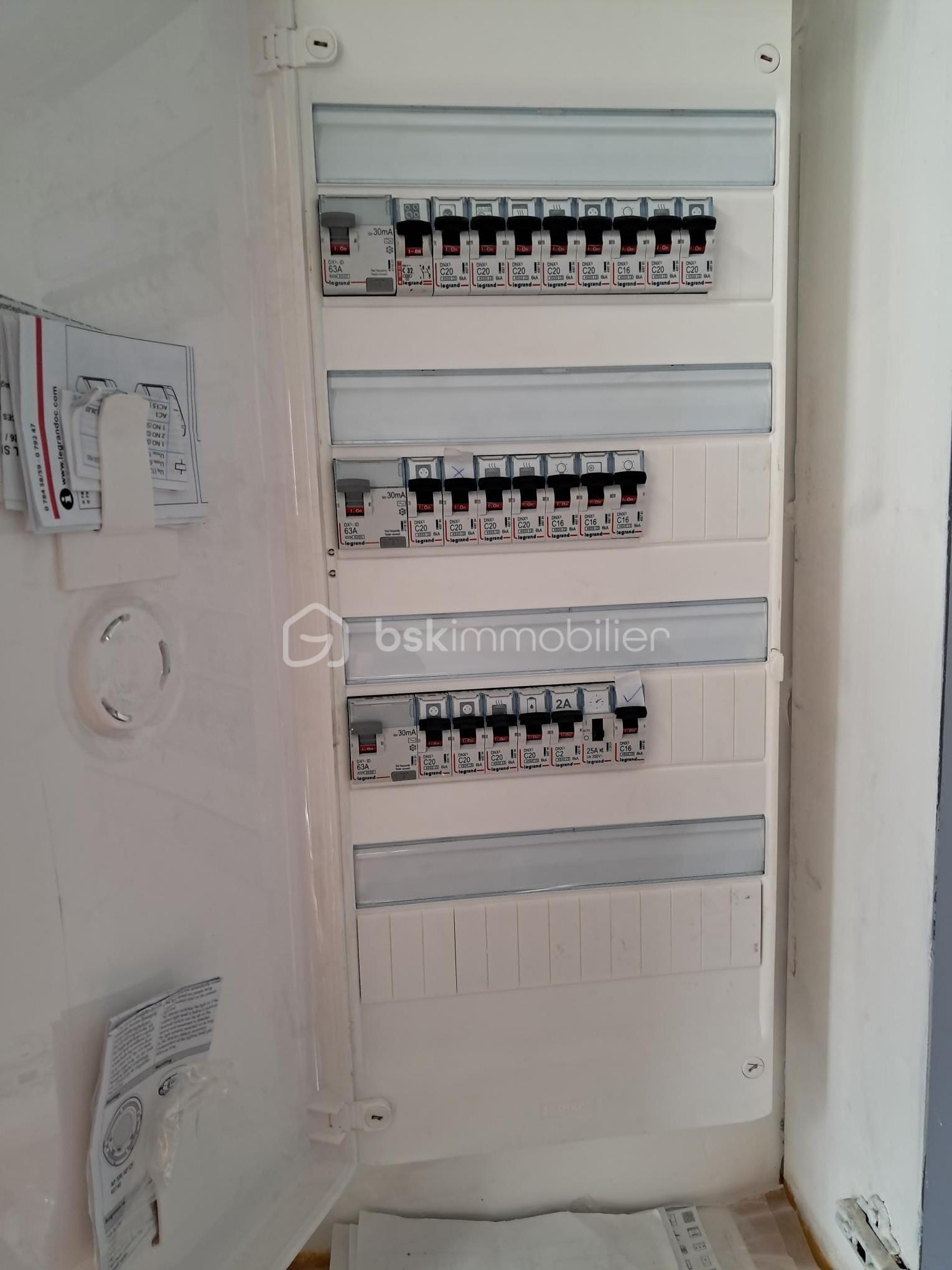 Maison ancienne de 253 m² - l-tableau électrique.jpg