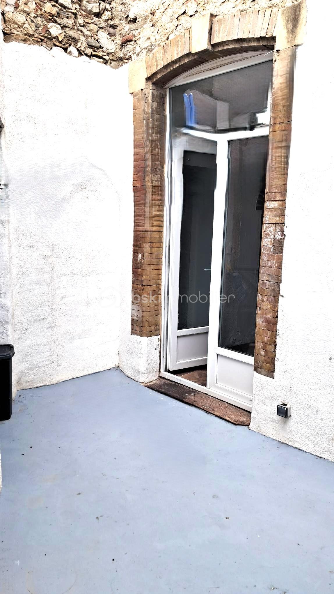 Maison ancienne de 253 m² - da-cour extérieure.jpg