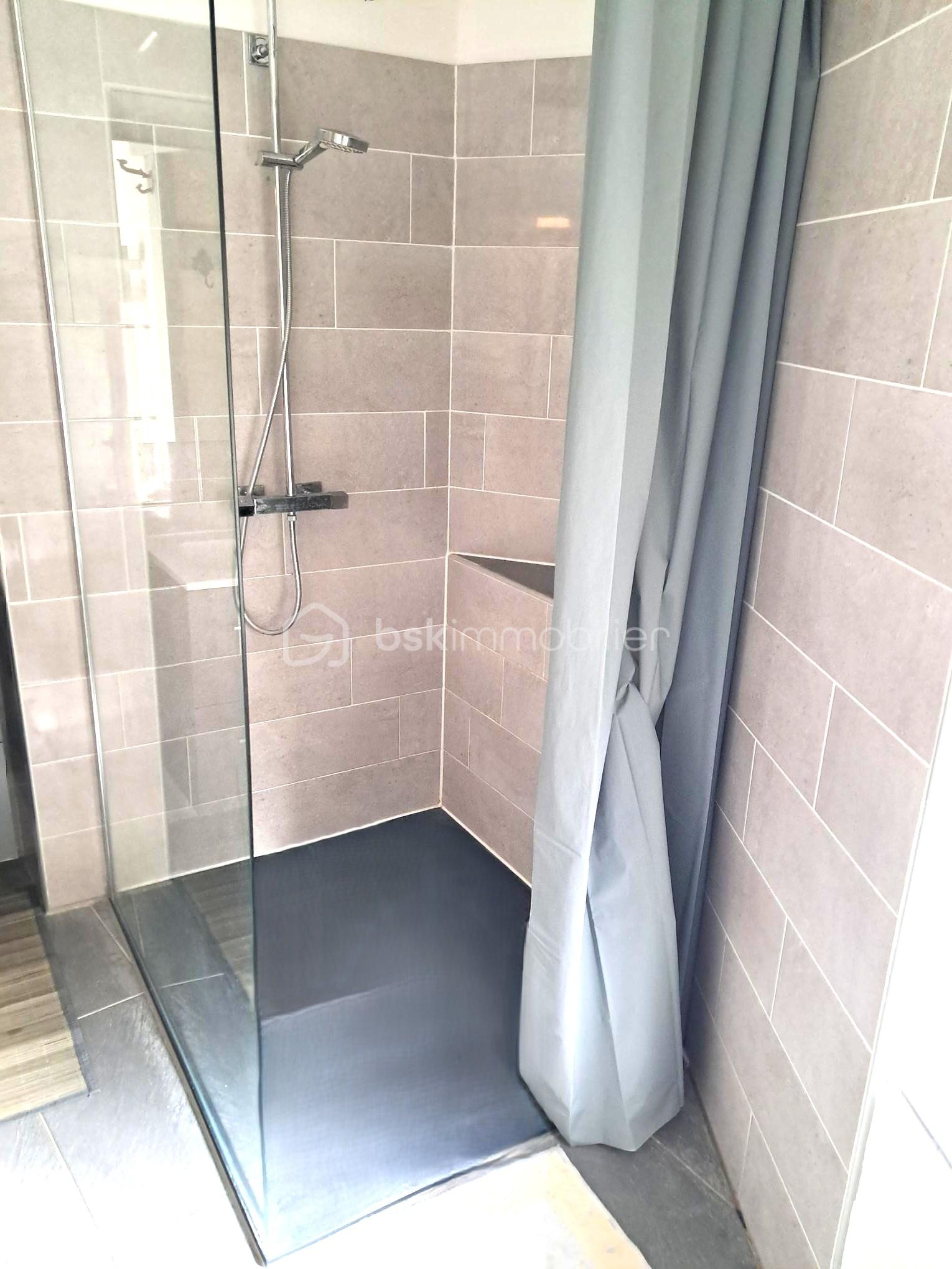 Maison ancienne de 253 m² - ha-cabine douche.jpg