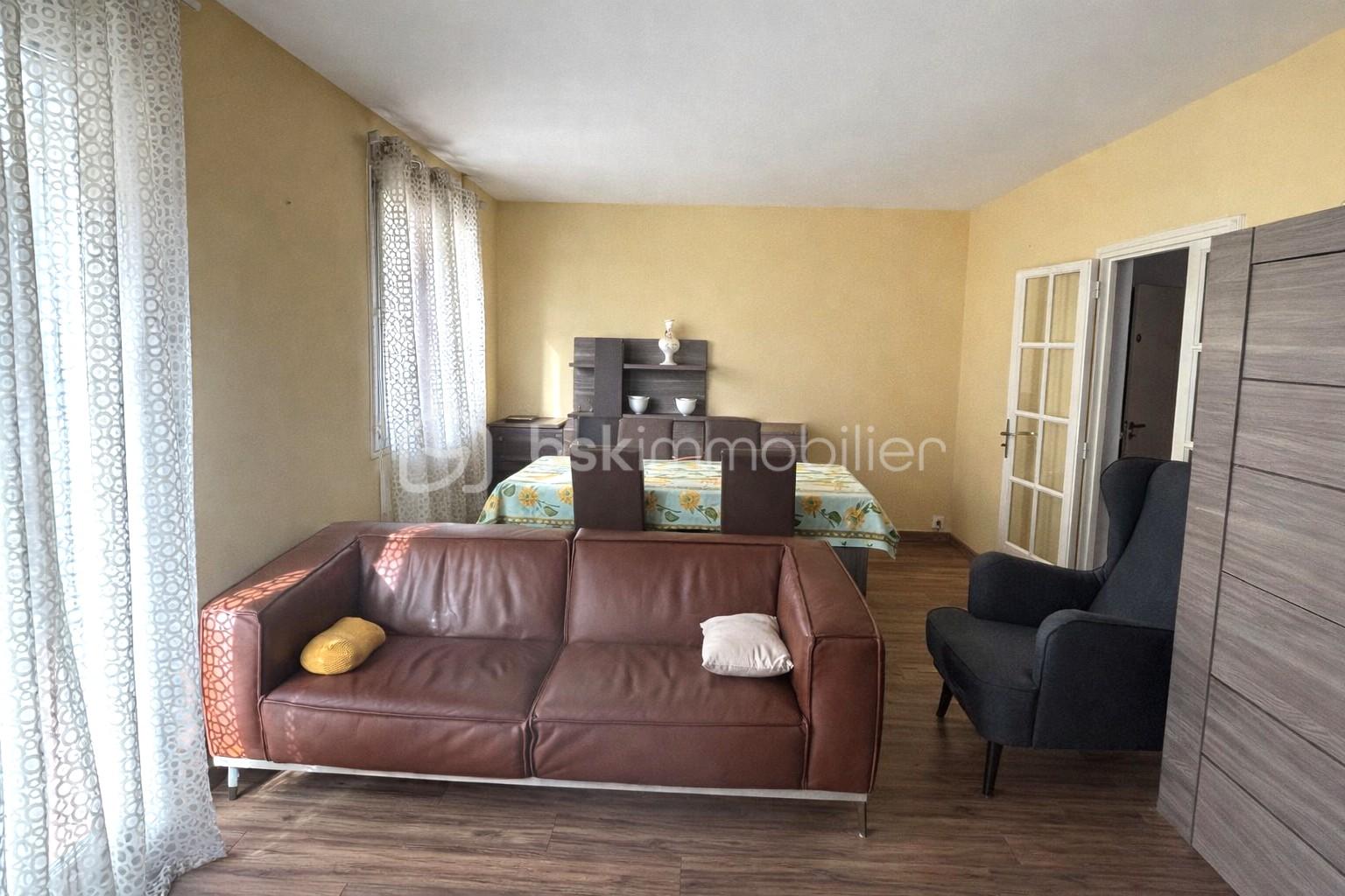 Maison traditionnelle de 110 m² - 1 séjour 2.jpeg