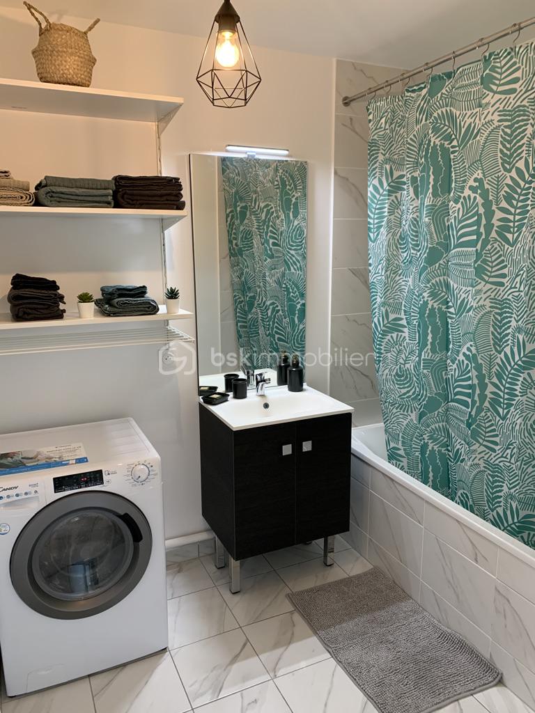 Appartement de 58 m² - SDB MONTEVRAIN.jpg