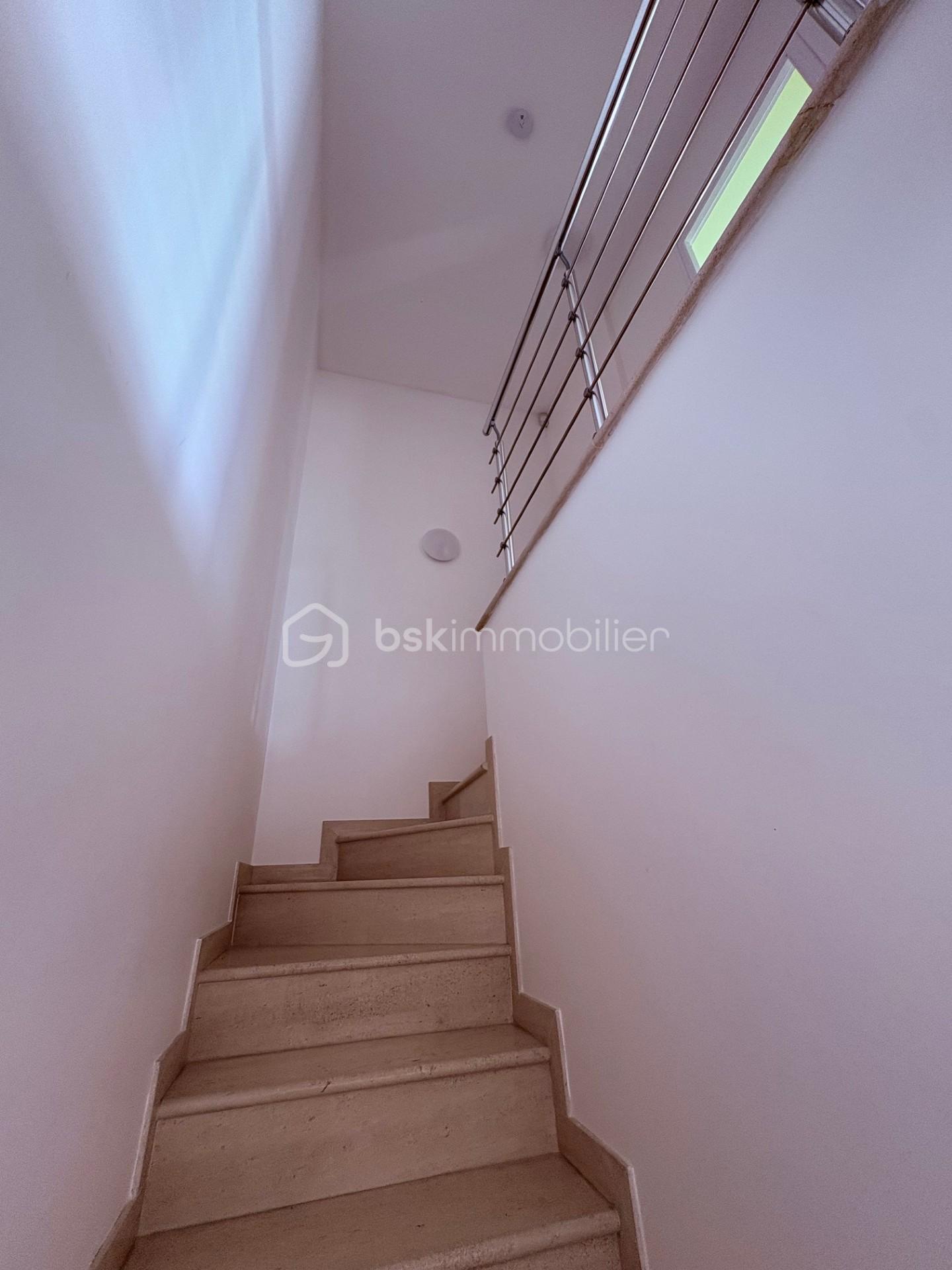 Maison de 120 m² - ESCALIER.jpg