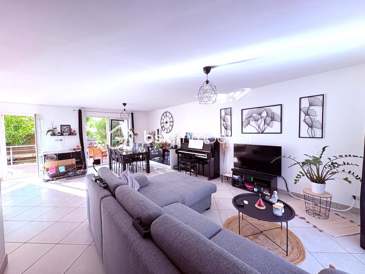 Maison de 120 m² - iyNeRjxk2XxuVWhBvdIqLl6I1APuR3H48bgJzlZH-branded.jpeg