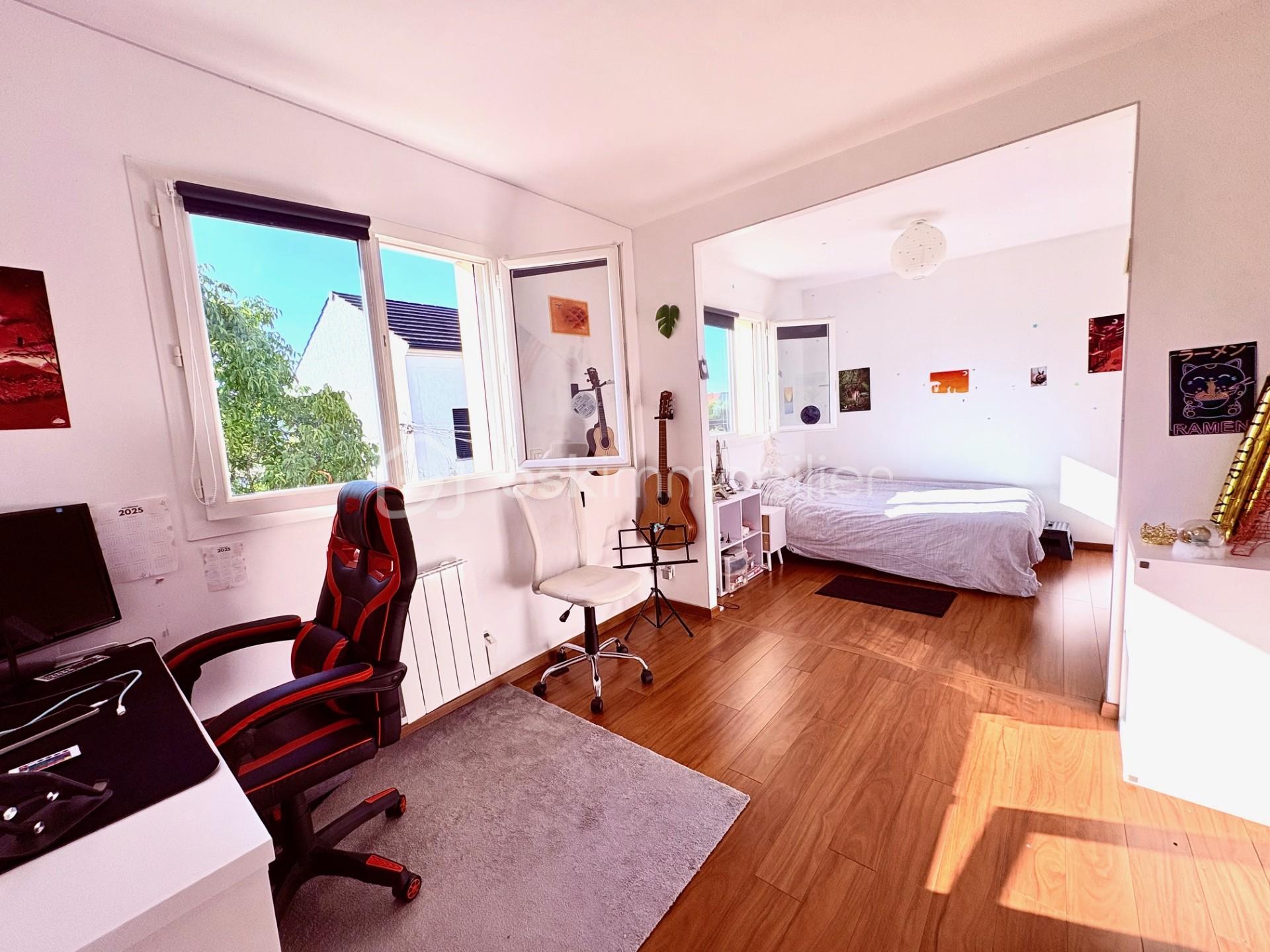 Maison de 120 m² - CHAMBRE FILLE.jpg