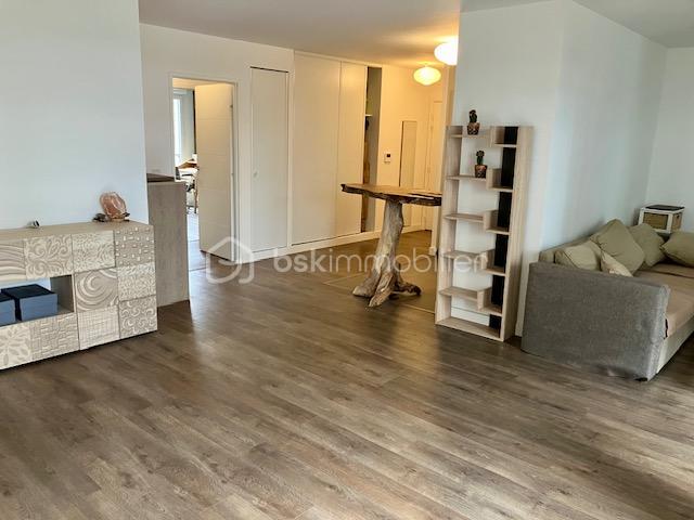 Appartement de 84 m² - lardeux séjour de baie vers entrée cuisine.jpg