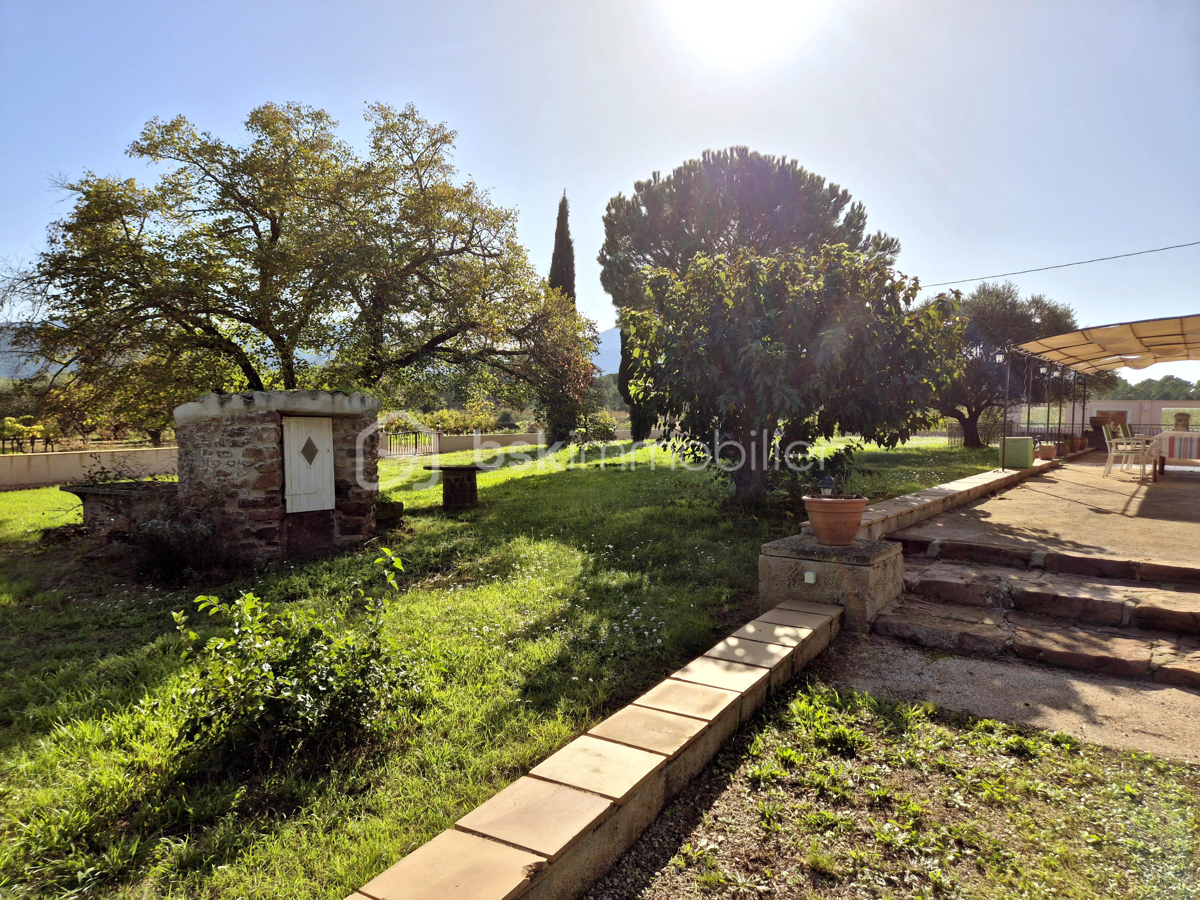 Bastide de 420 m² - Jardin et terrasse.jpg