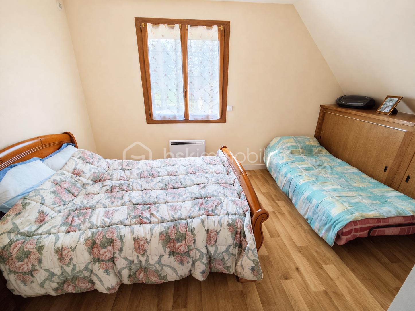 Chambre chaleureuse sous les toits.png