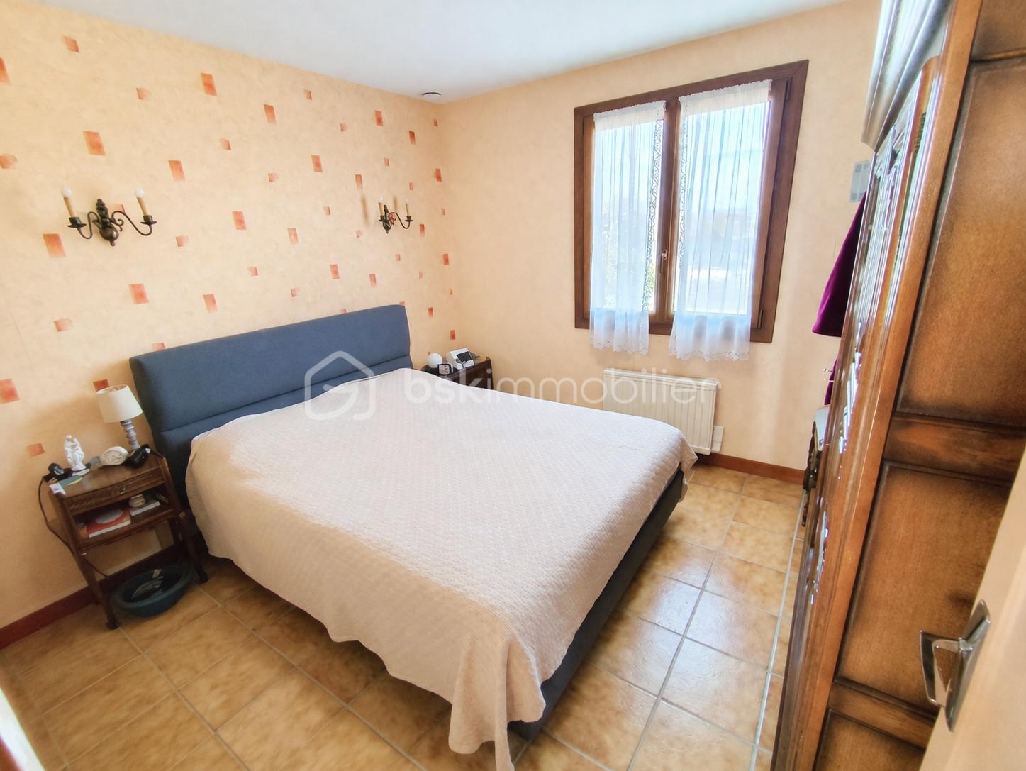 Chambre chaleureuse et lumineuse.png