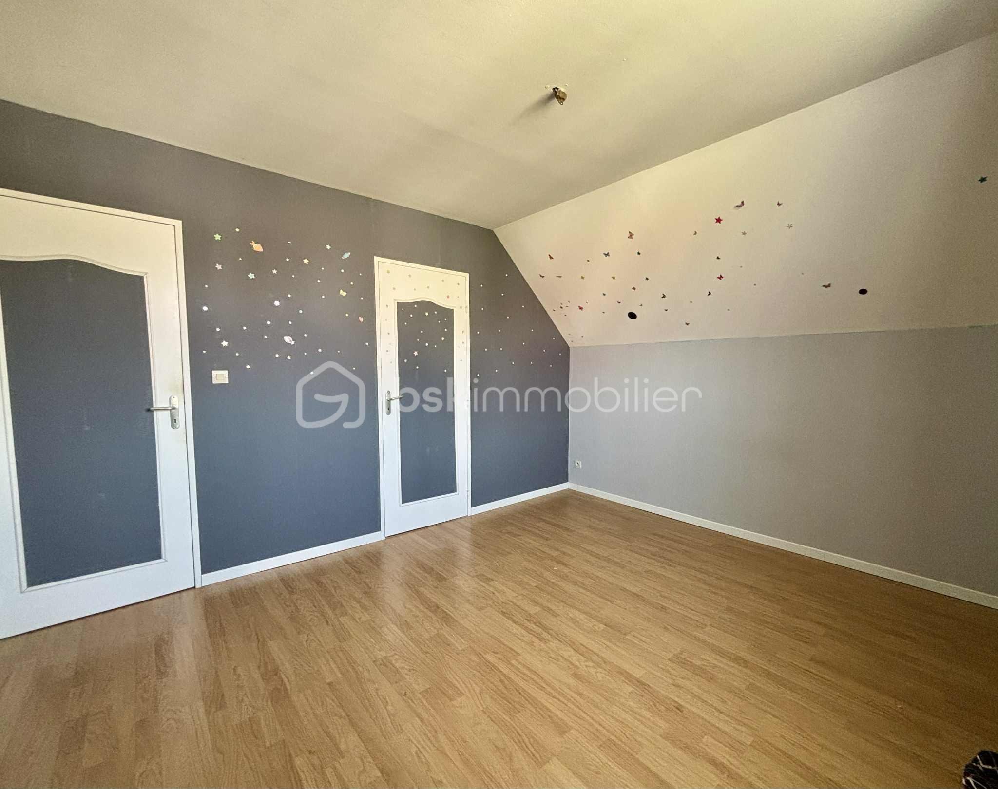 Maison traditionnelle de 165,87 m² - 4c8d92b5-5485-458b-9165-240a4dbede09.jpeg