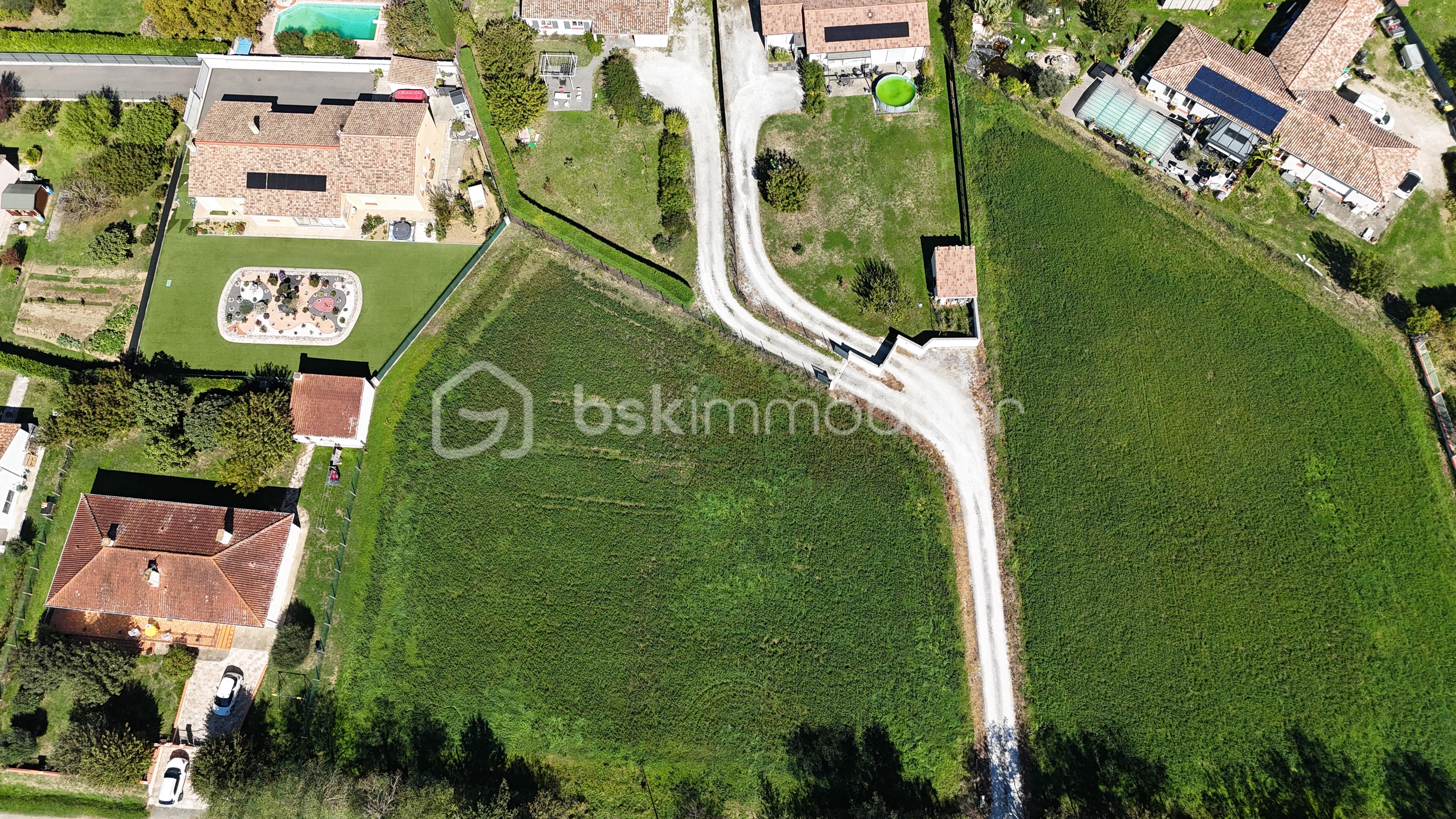 Terrain de 1 094 m² - dji_fly_20251002_140526_0140_1759427059570_photo.jpg