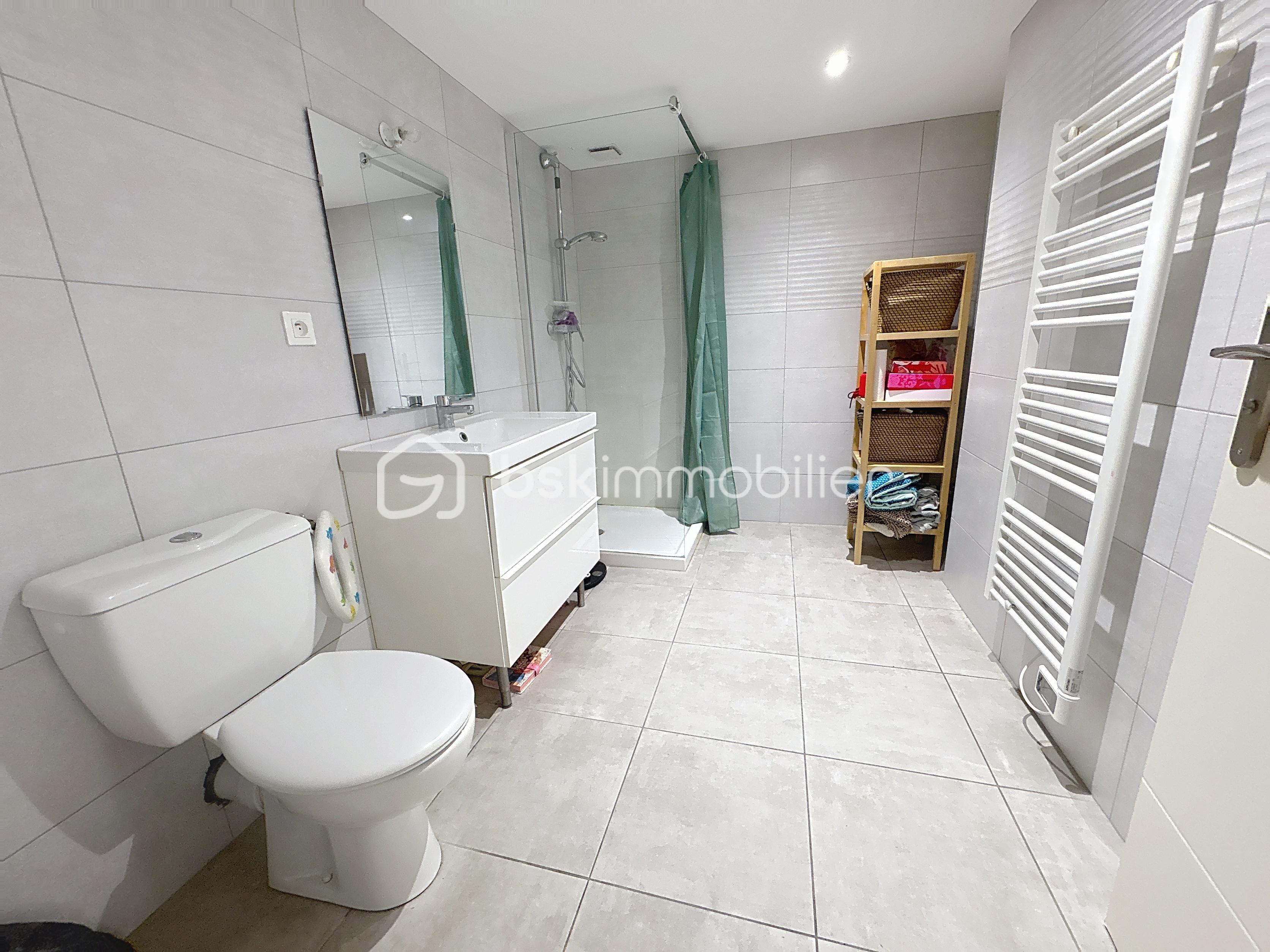 Maison de village de 63 m² - salle de bain.jpg