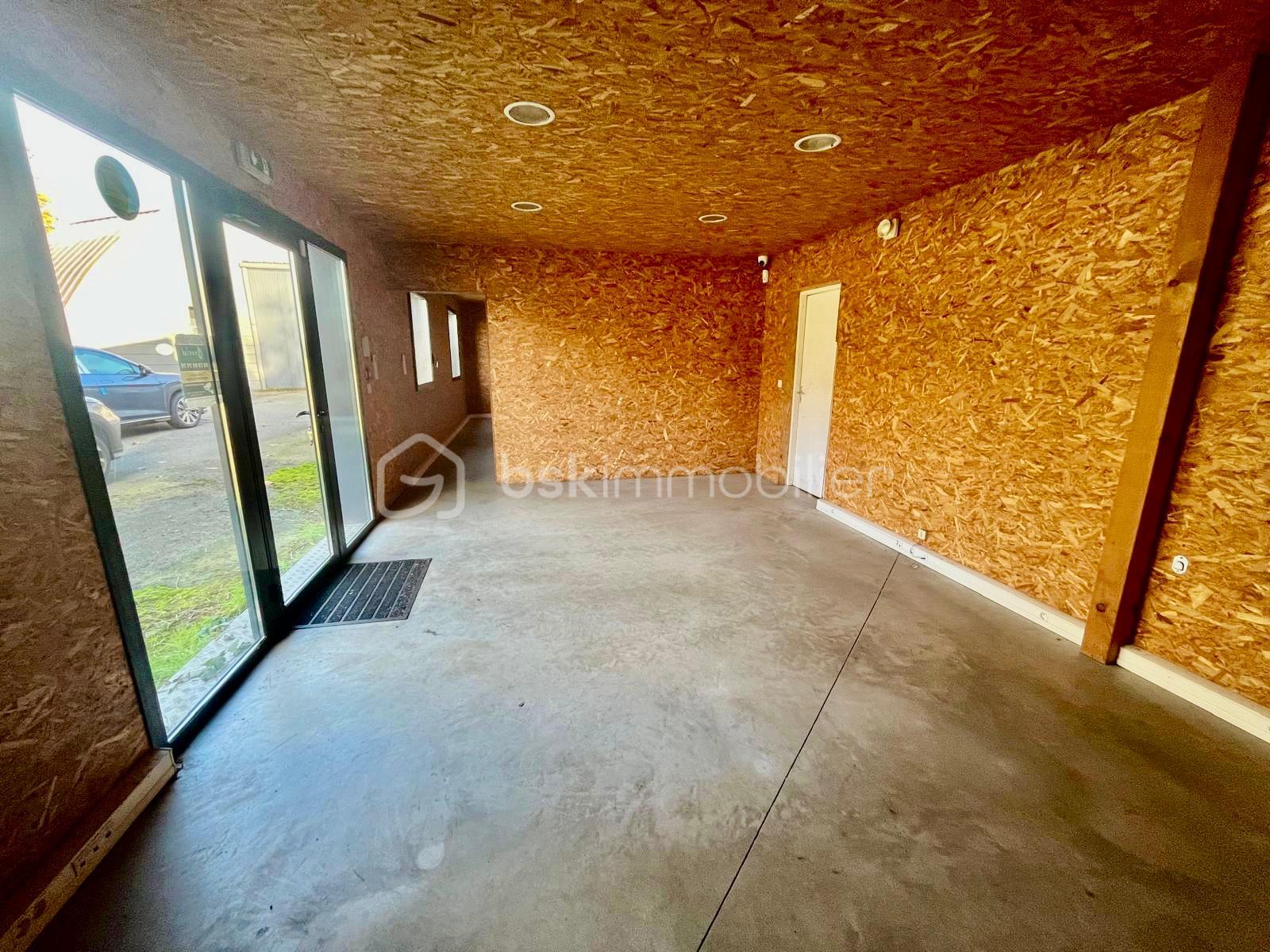 Immeuble de 767 m² - WhatsApp Image 2025-11-10 à 21.05.59_e2c169d5.jpg