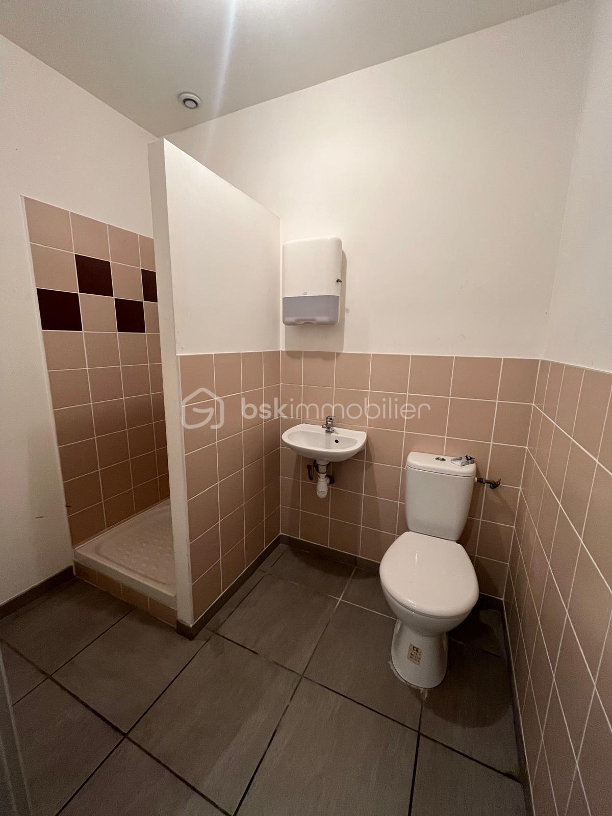 Immeuble de 767 m² - WhatsApp Image 2025-11-10 à 21.05.57_39e9fa78.jpg