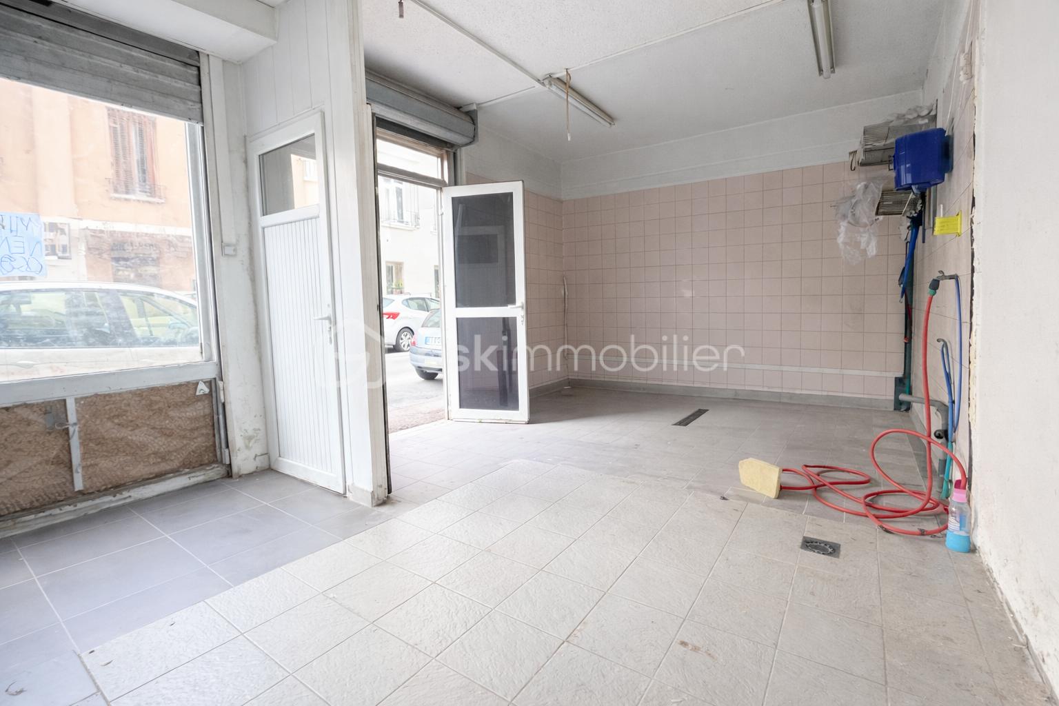 Local commercial de 45 m² - CD066947-E096-415D-8E2C-DDF3A491BA74.PNG