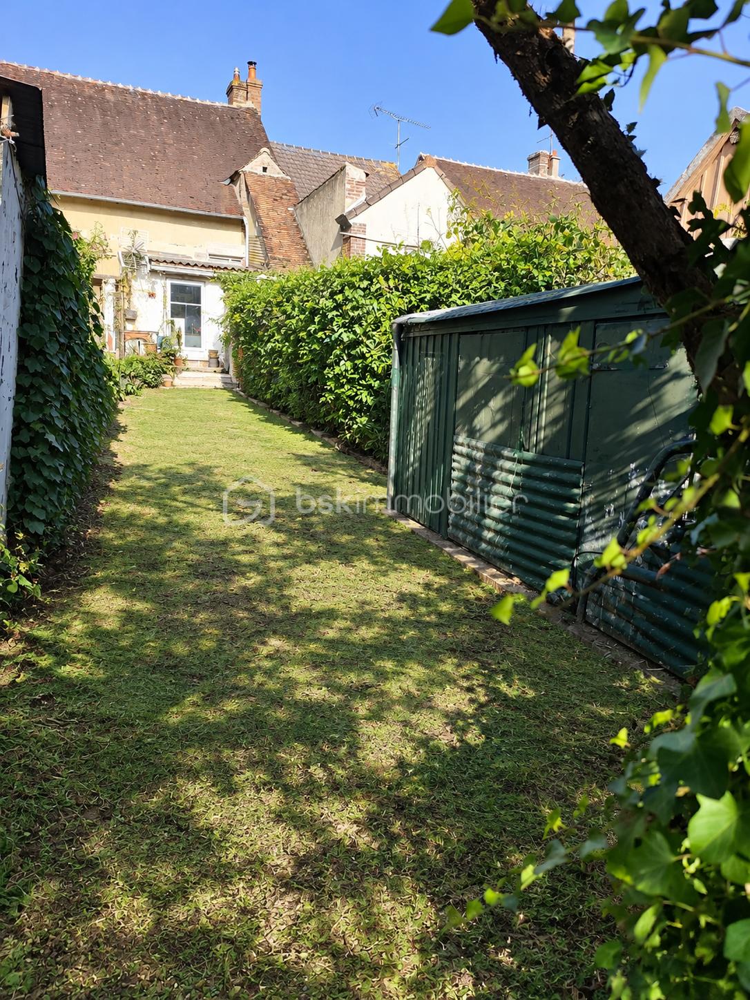 Jardin anglais baigné de soleil.png