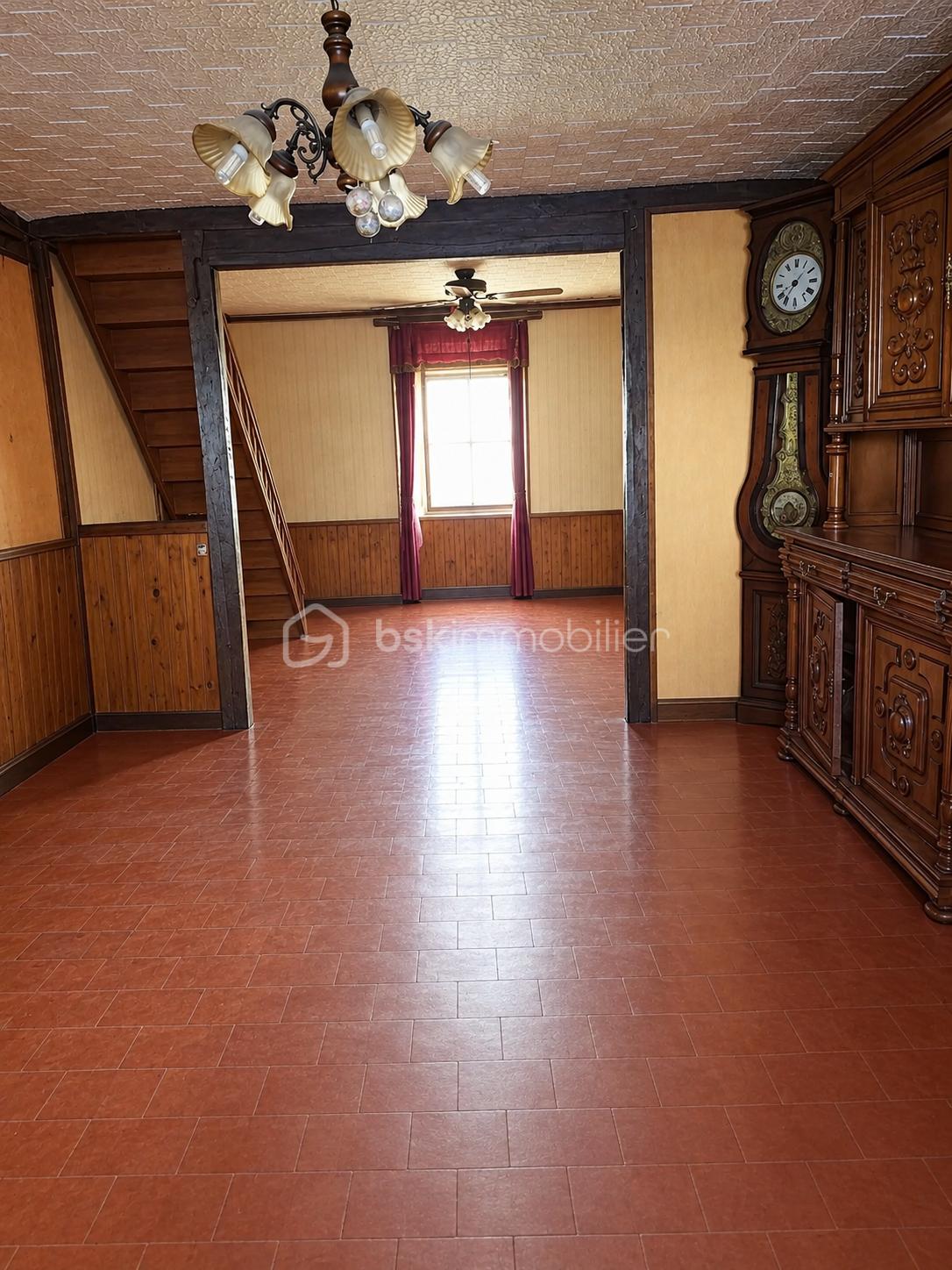 Intérieur vintage en bois et lumière douce.png