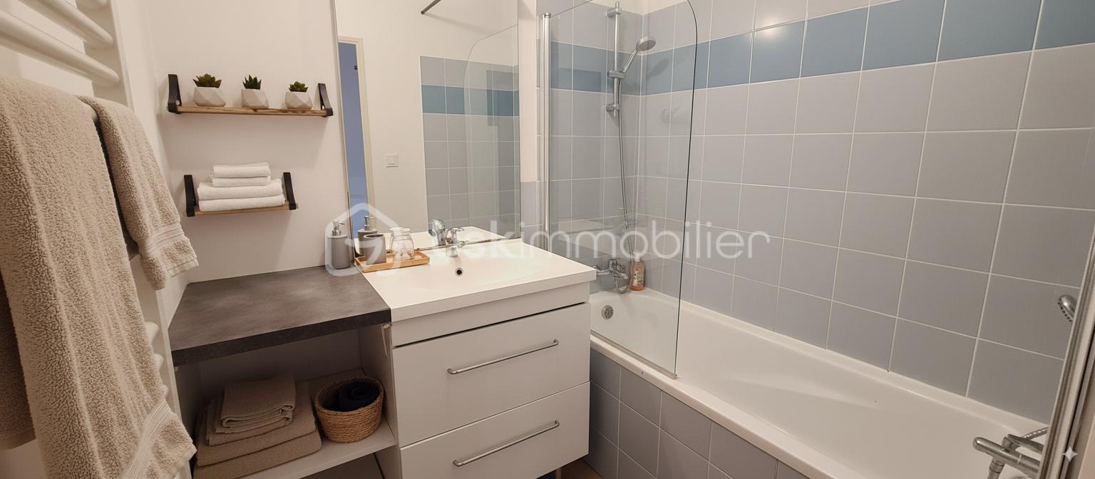 Appartement de 65 m² - Generated Image September 16, 2025 - 9_32PM.png