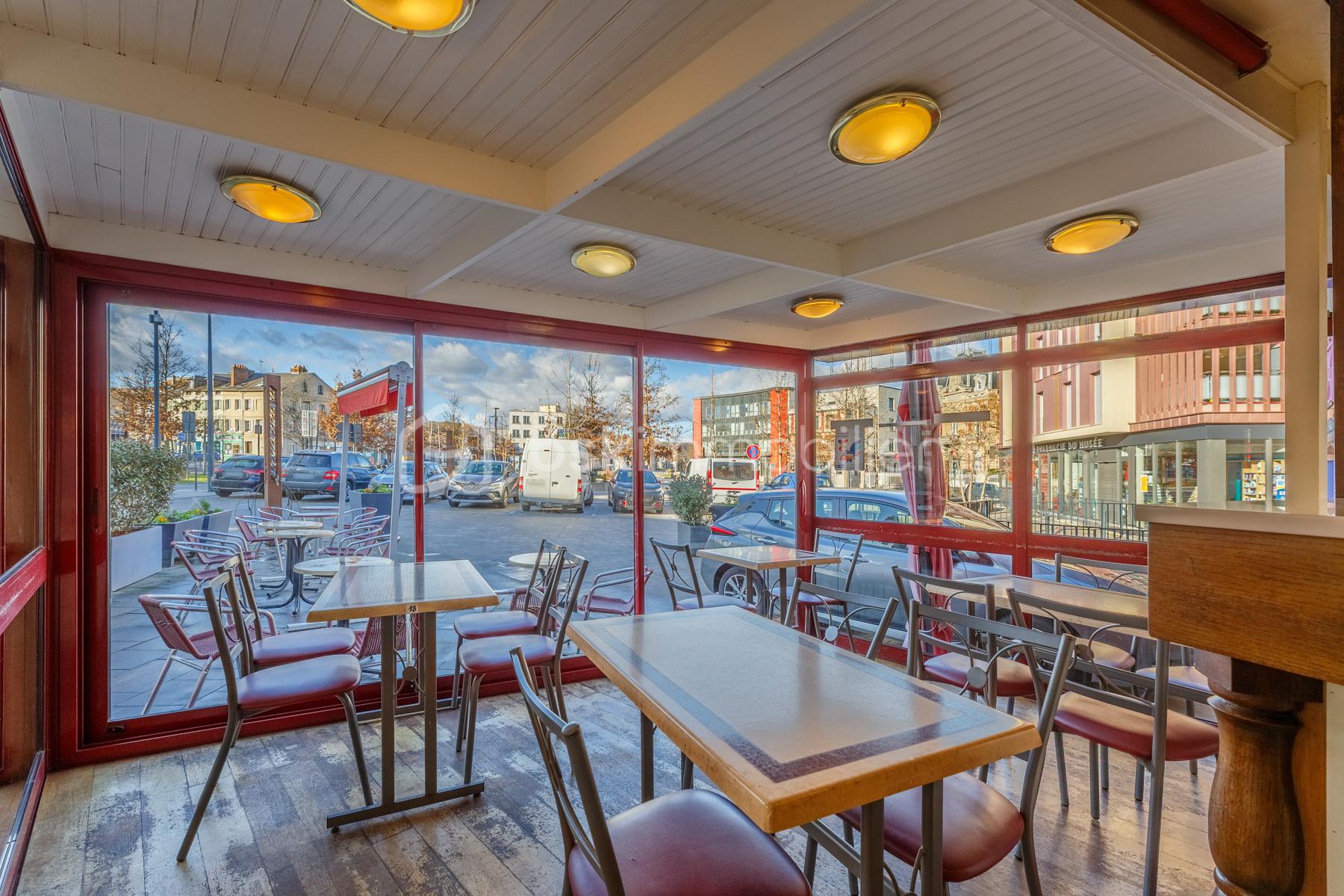 Fonds de commerce - Brasserie Classic_terrasse interieur Louviers_04.jpg